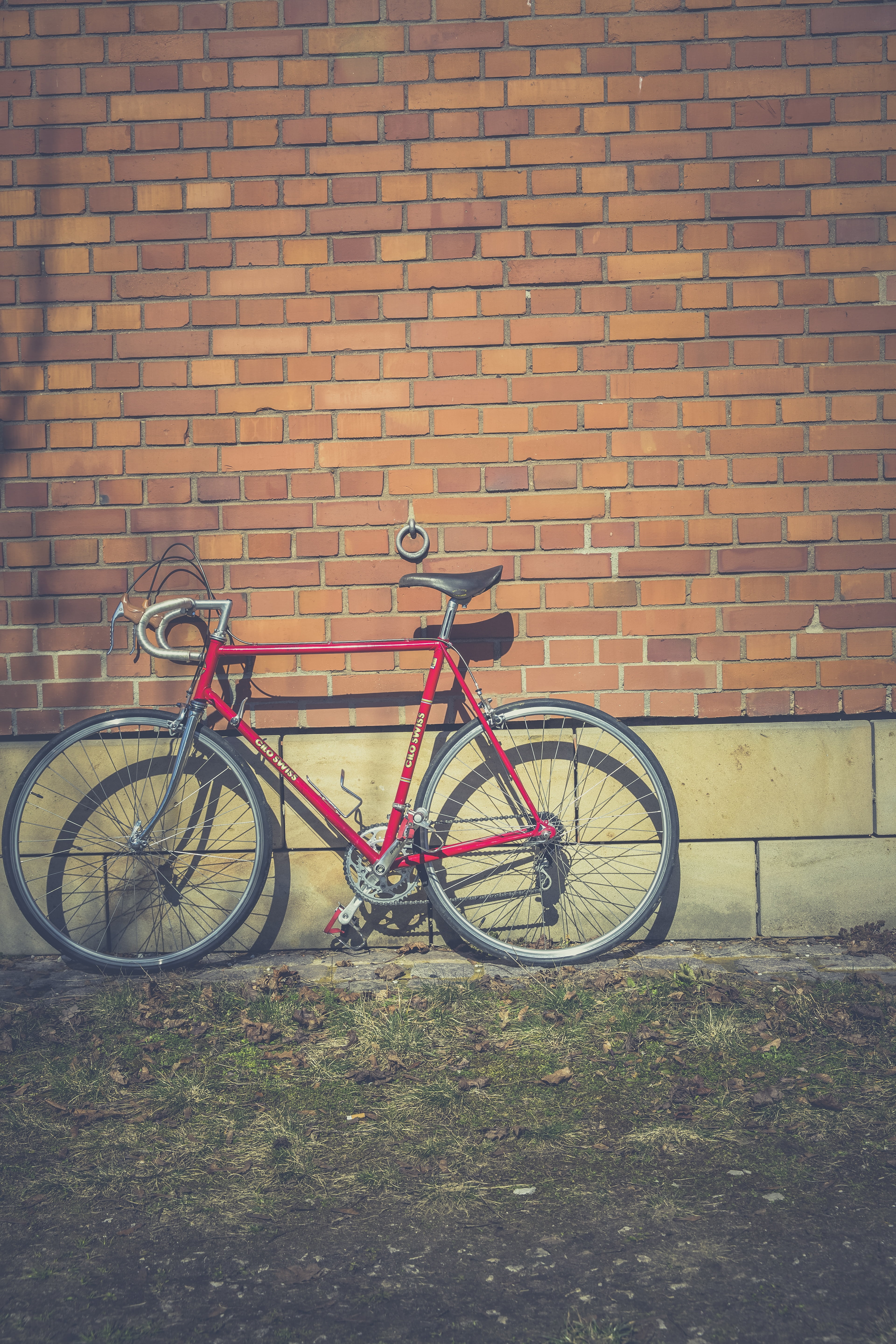 steel, wall - building feature, road, clean, racing bike, brick wall, bike, frame, racing, trendy, gear hub, brick, bicycle rack, footpath, leaning, speed, Phone HD Wallpaper