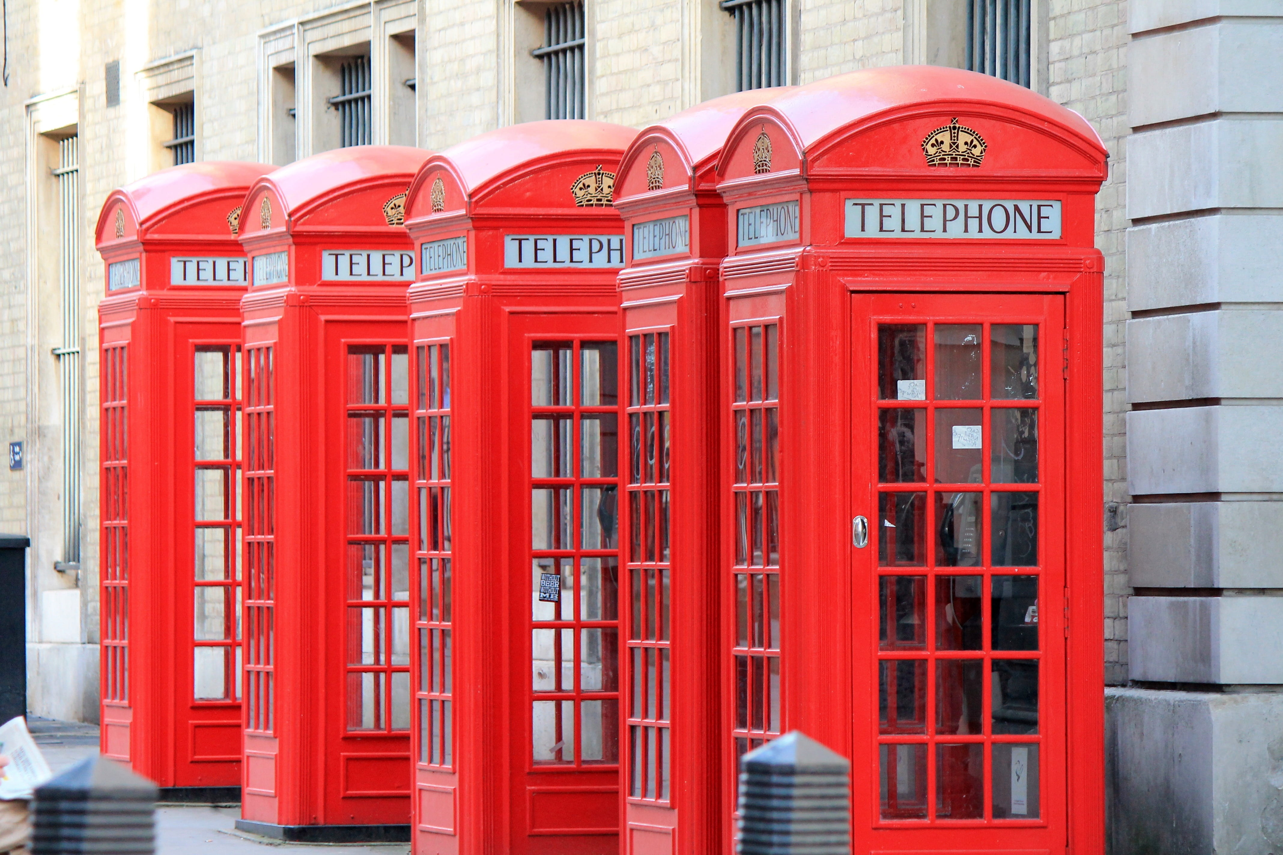 4K, telephone, pay phone, text, england, london, telephone booth, historian, in a row, built structure, western script, technology, no people, telephone booths, HD Wallpaper