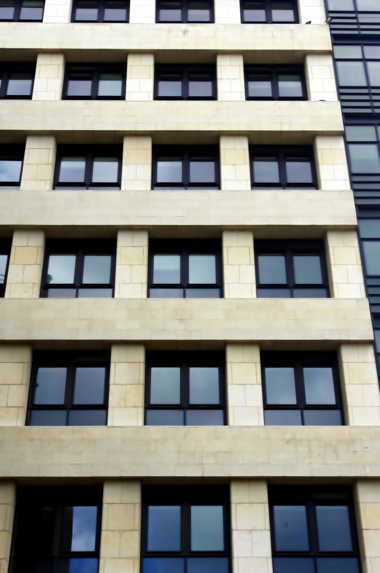 repetition, in a row, low angle view, down town, skyscraper, work, urban Scene, no people, window, modern, windows, business, office, pattern, architecture, Phone HD Wallpaper