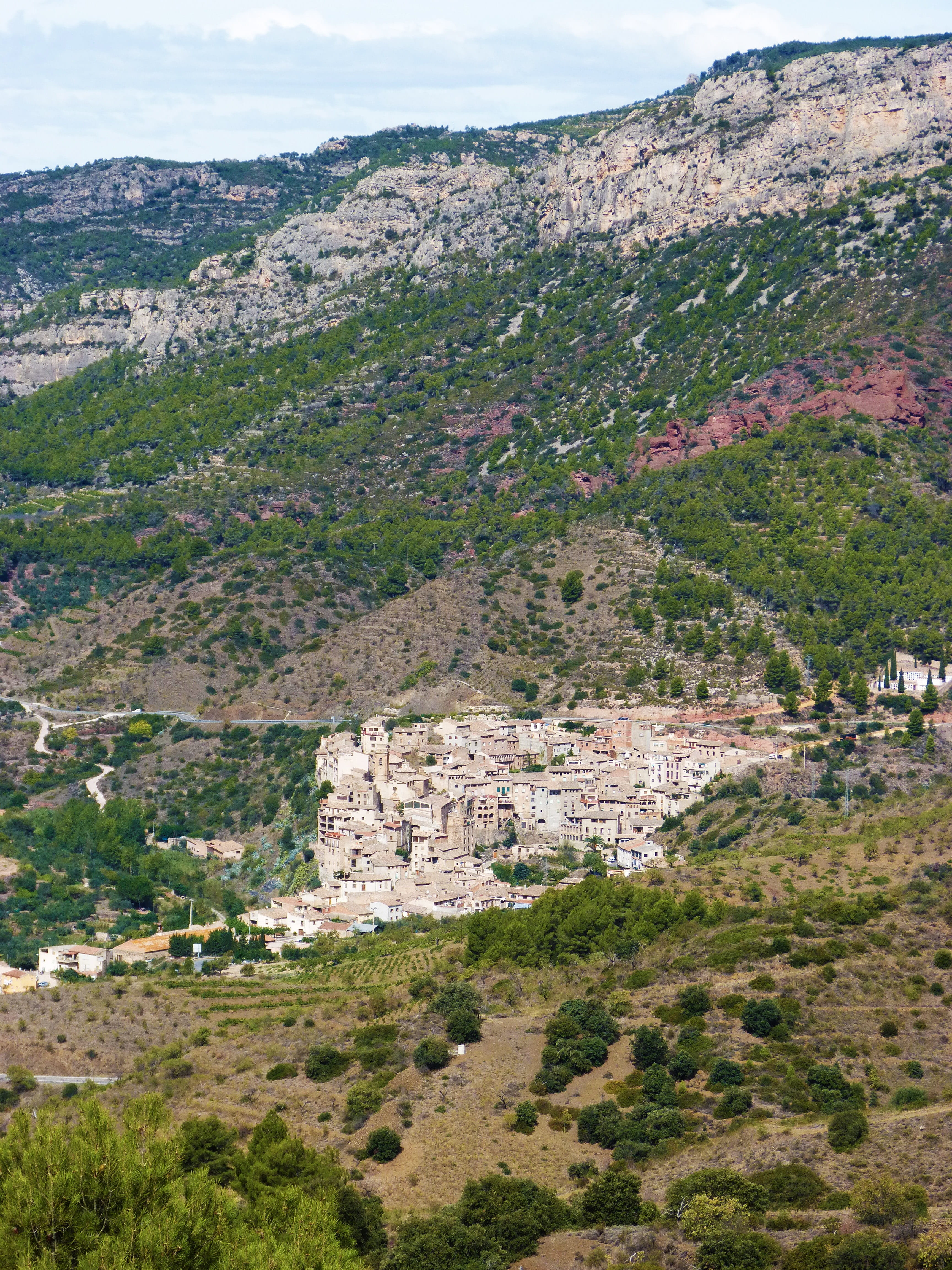 history, mountain range, Priorat, scenics, no people, nature, mountain, travel destinations, architecture, cliff, plant, built structure, tree, village, Phone HD Wallpaper