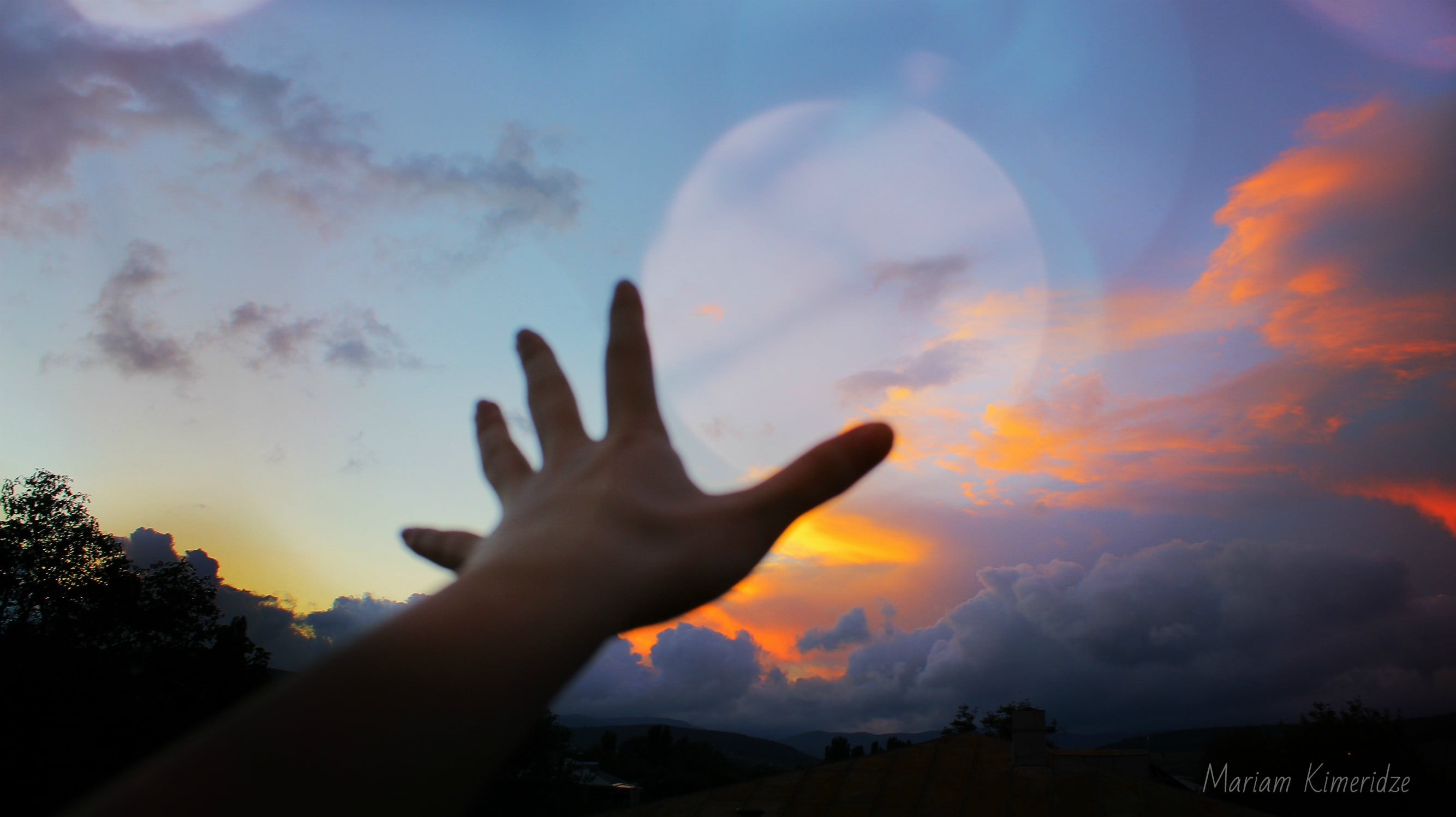 sunset, leisure activity, body part, set, real people, unrecognizable person, personal perspective, human limb, finger, human hand, 2K, cloud - sky, sunset sarsaparilla, HD Wallpaper