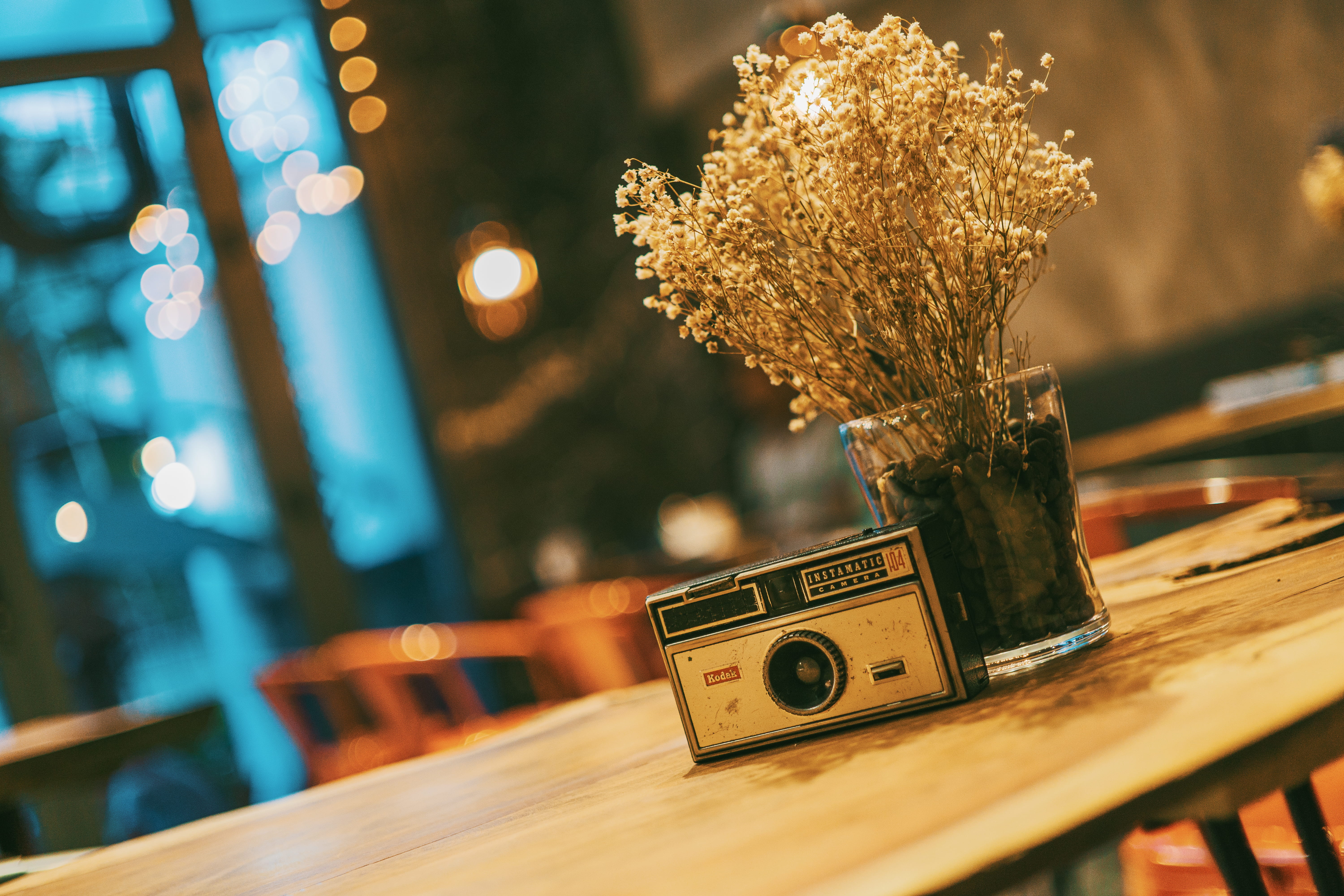 textured effect, wooden table, outdoors, vintage, colors, plant, close -up, technology, focus on foreground, 5K, lights, slr, black, table, decoration, HD Wallpaper