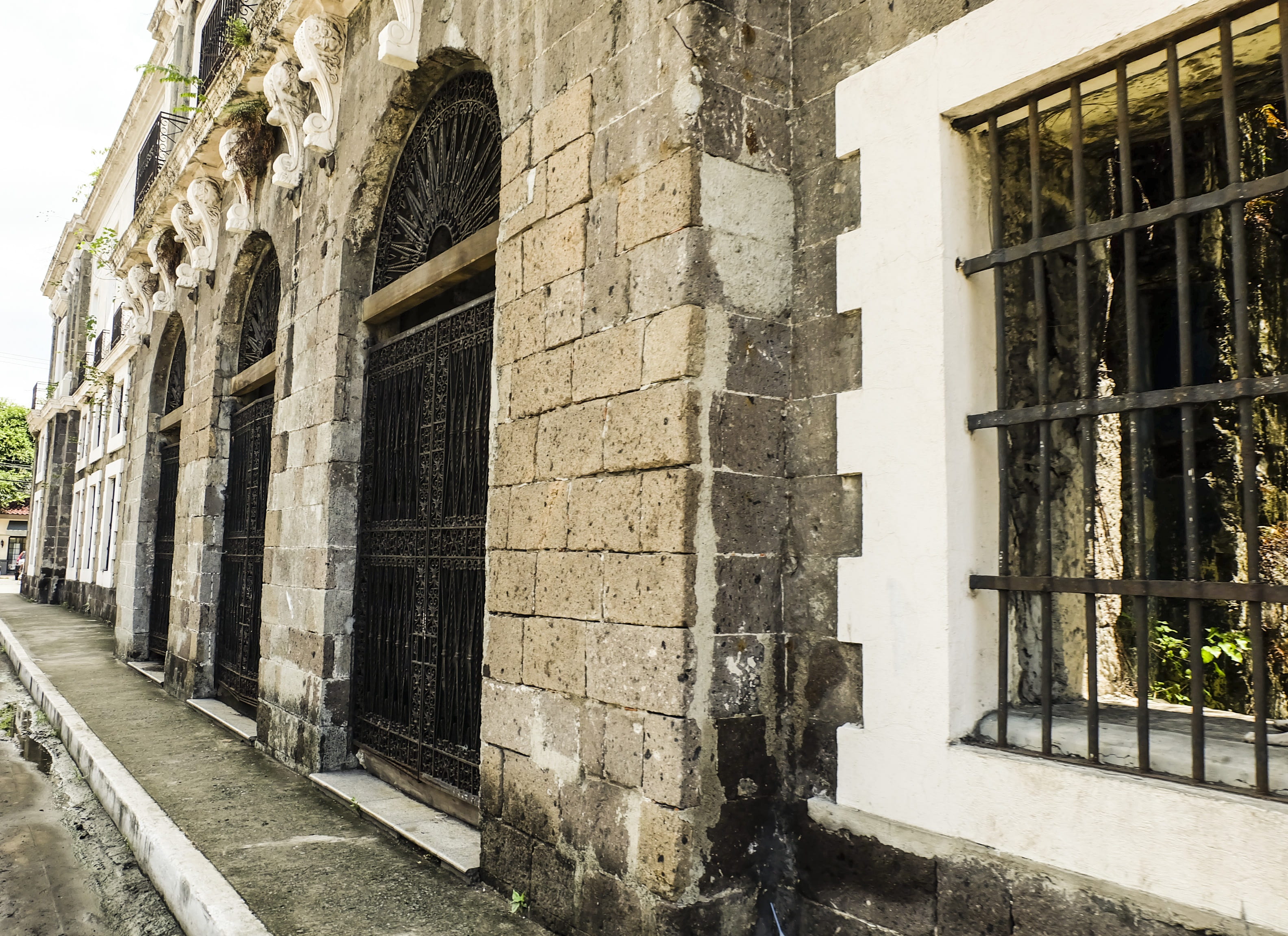 manila, door, attraction, day, wall, ruined, city, intramuros, weathered, the past, building exterior, famous, structure, window, 2K, old, facade, wall - building feature, HD Wallpaper