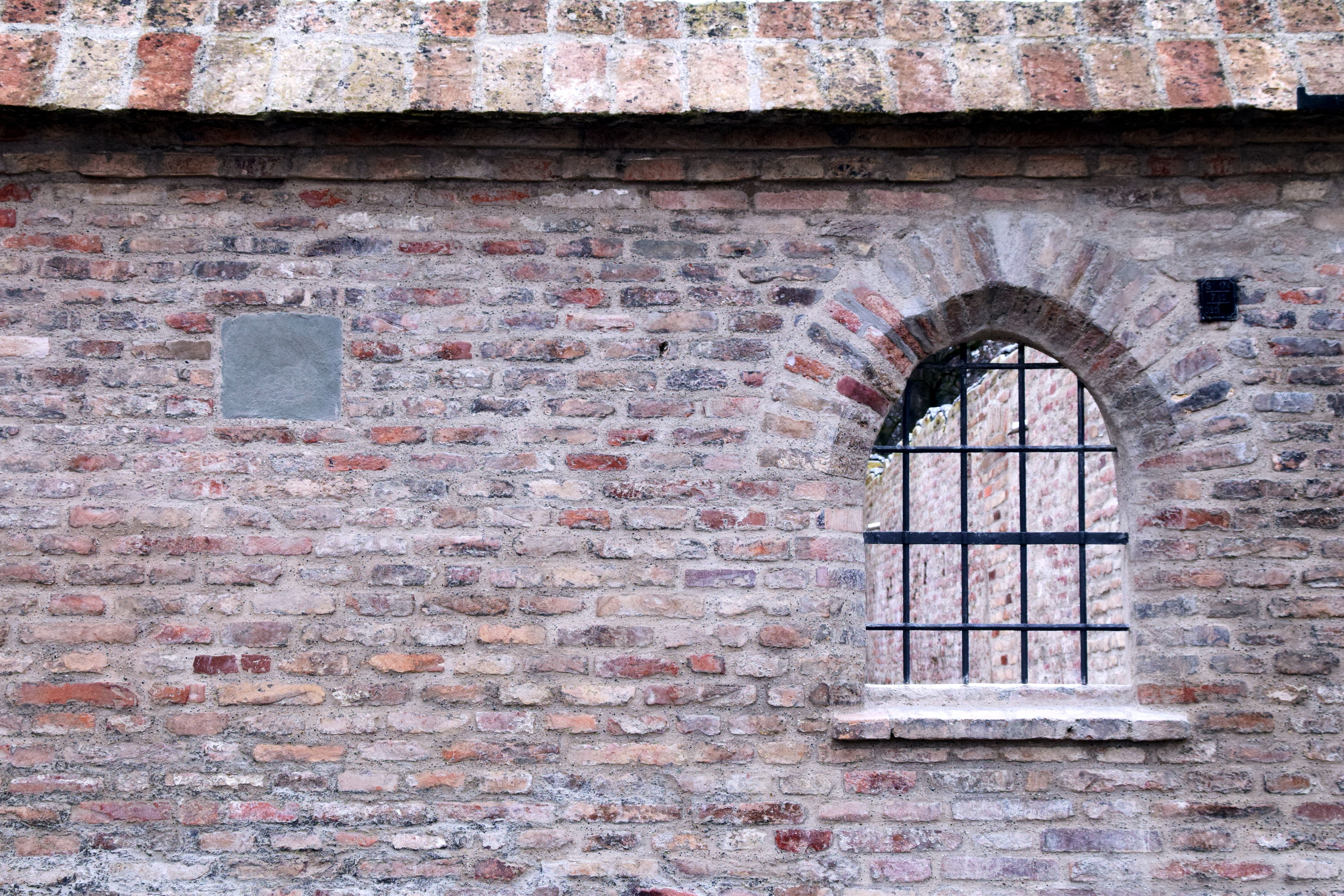 deterioration, caught, grid, building, low angle view, history, imprisoned, Background, Masonry, no people, window, castle wall, lattice window, stone wall, HD Wallpaper