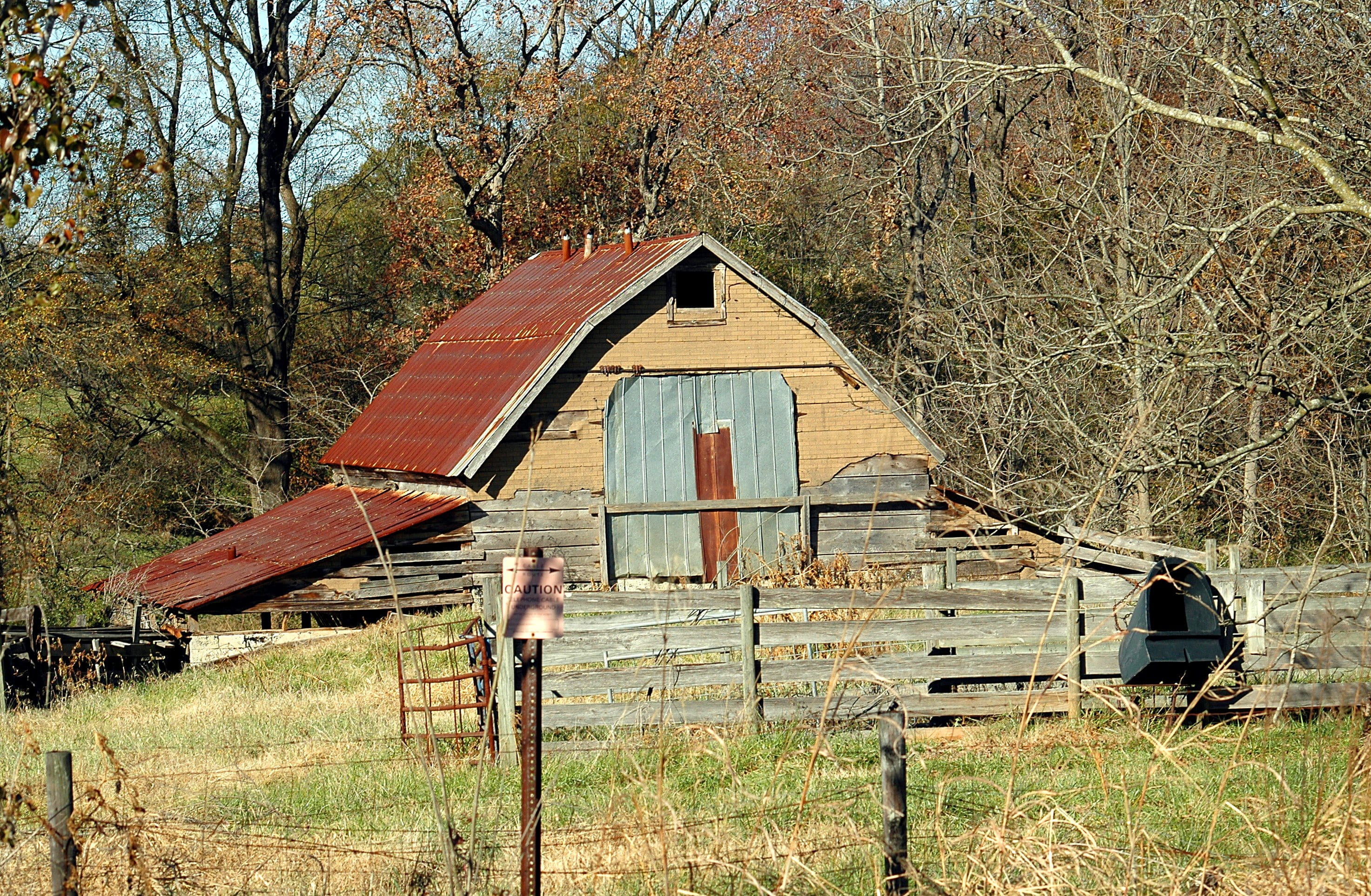 boundary, building exterior, red, barn shed, grass, fence, farmland, weathered, barrier, 2K, rural, shack, architecture, ranch, bare tree, storage, abandoned, HD Wallpaper