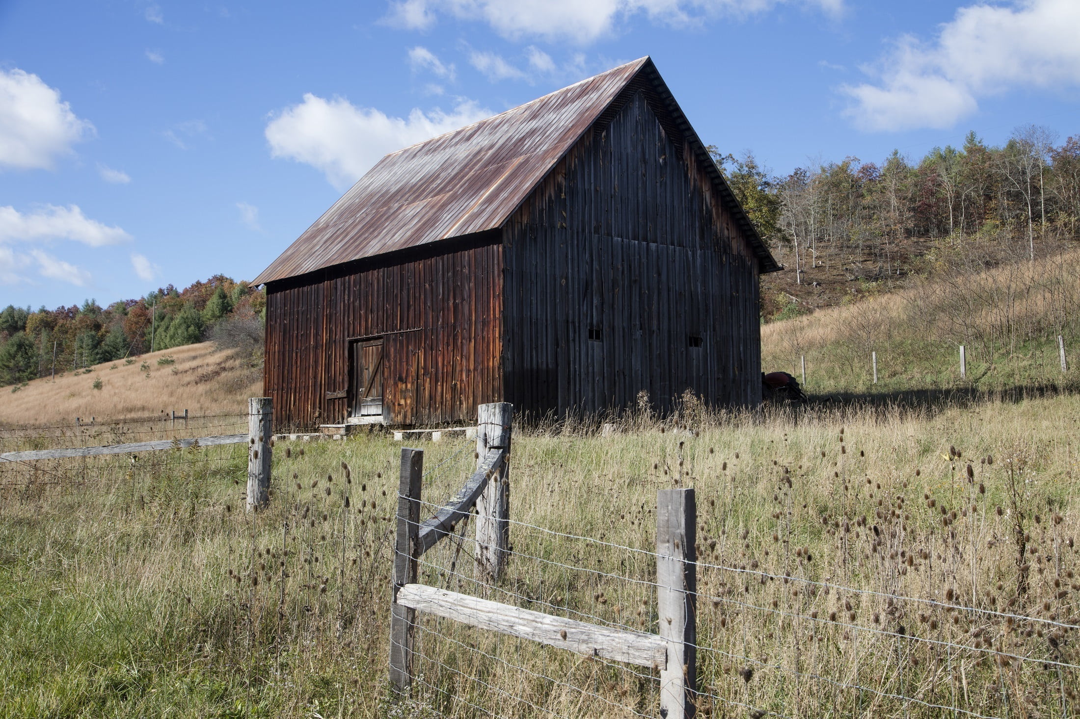 1080P, wooden post, house, building exterior, trees, outdoors, land, weathered barn, boundary, no people, building, fence, field, traditional, agriculture, HD Wallpaper