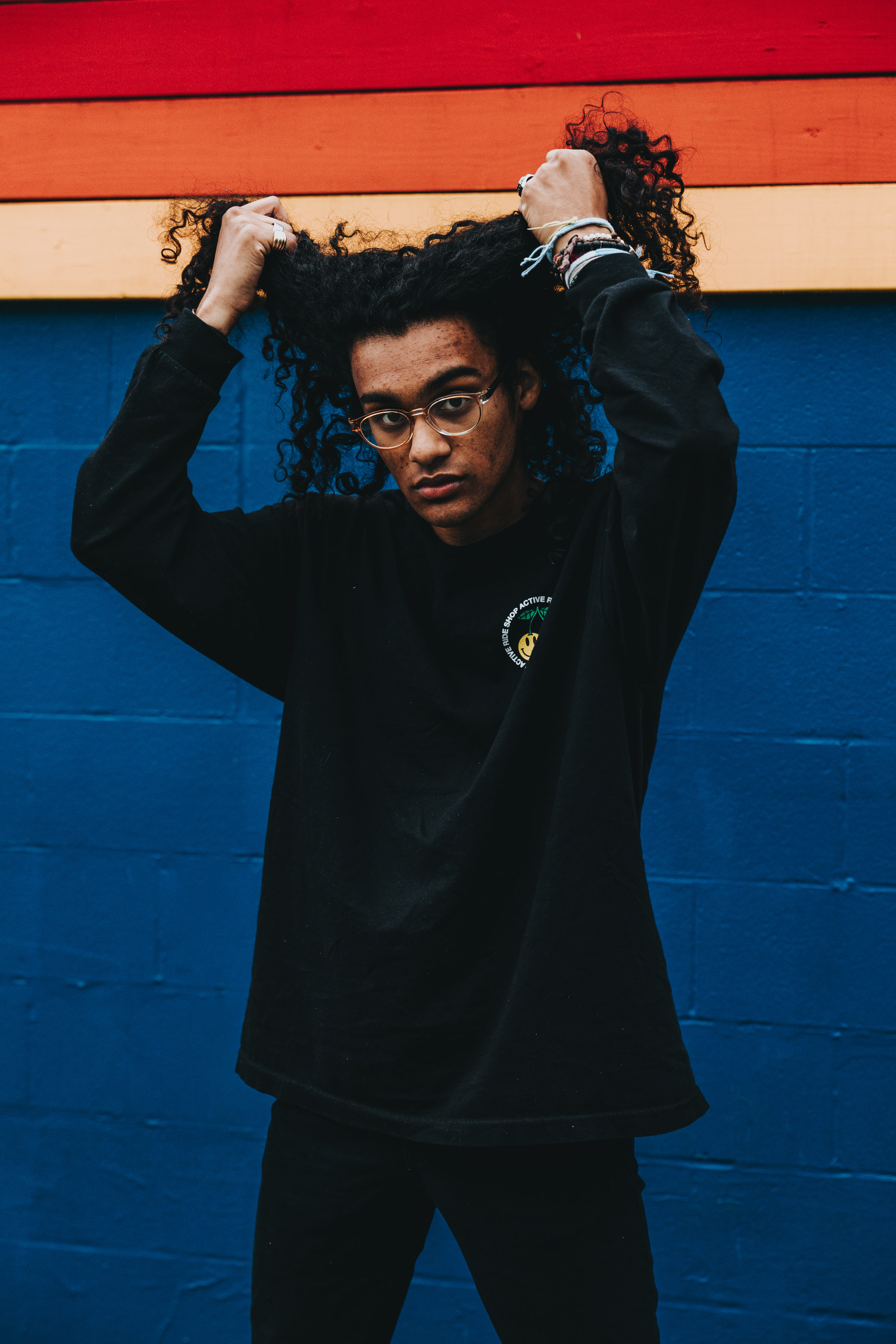 teenager, wall, near, young adult, african american, looking, day, hair, la, yellow, beside, stripe, clothing, wearing, hairstyle, man, holding, city, young men, Phone HD Wallpaper