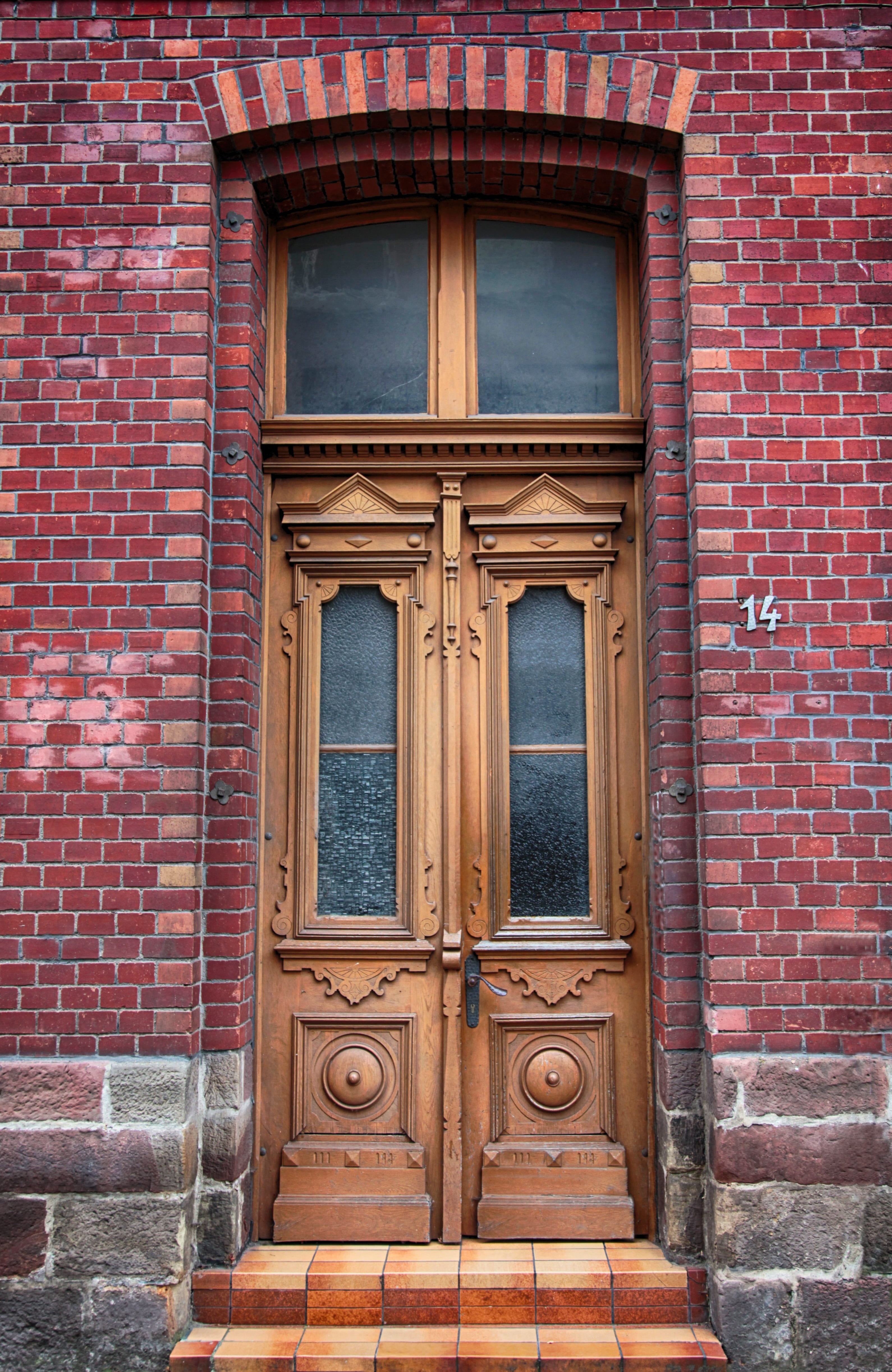 facade, closed, brick wall, wooden door, house facade, wood - material, oak, 4K, brick, window, residential district, wall, red, wooden, old, house entrance, Phone HD Wallpaper