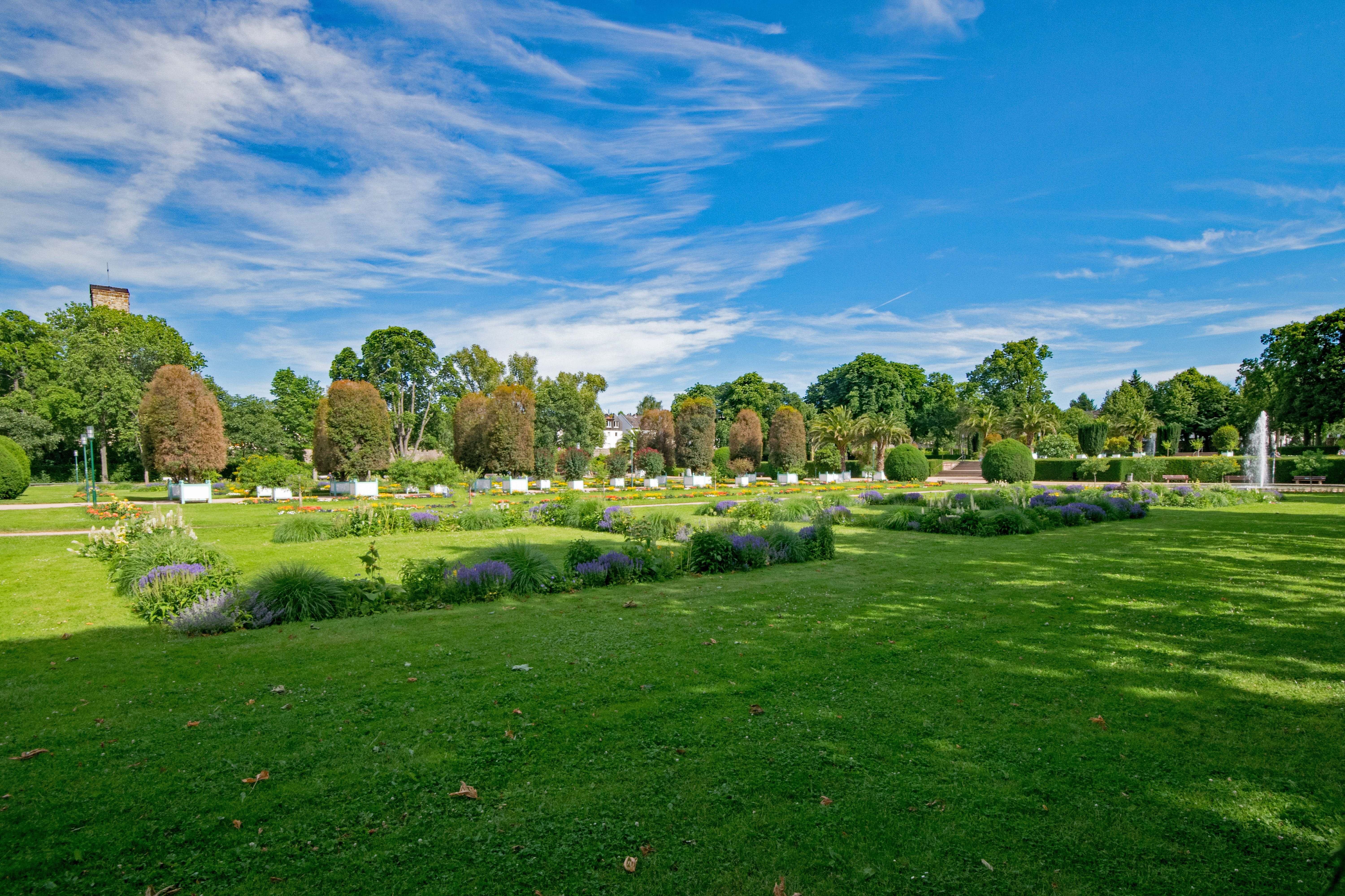 places of interest, trees, day, tree, beauty in nature, golf, no people, darmstadt hesse, blue, garden, ornamental garden, lawn, green color, sky, Germany, HD Wallpaper