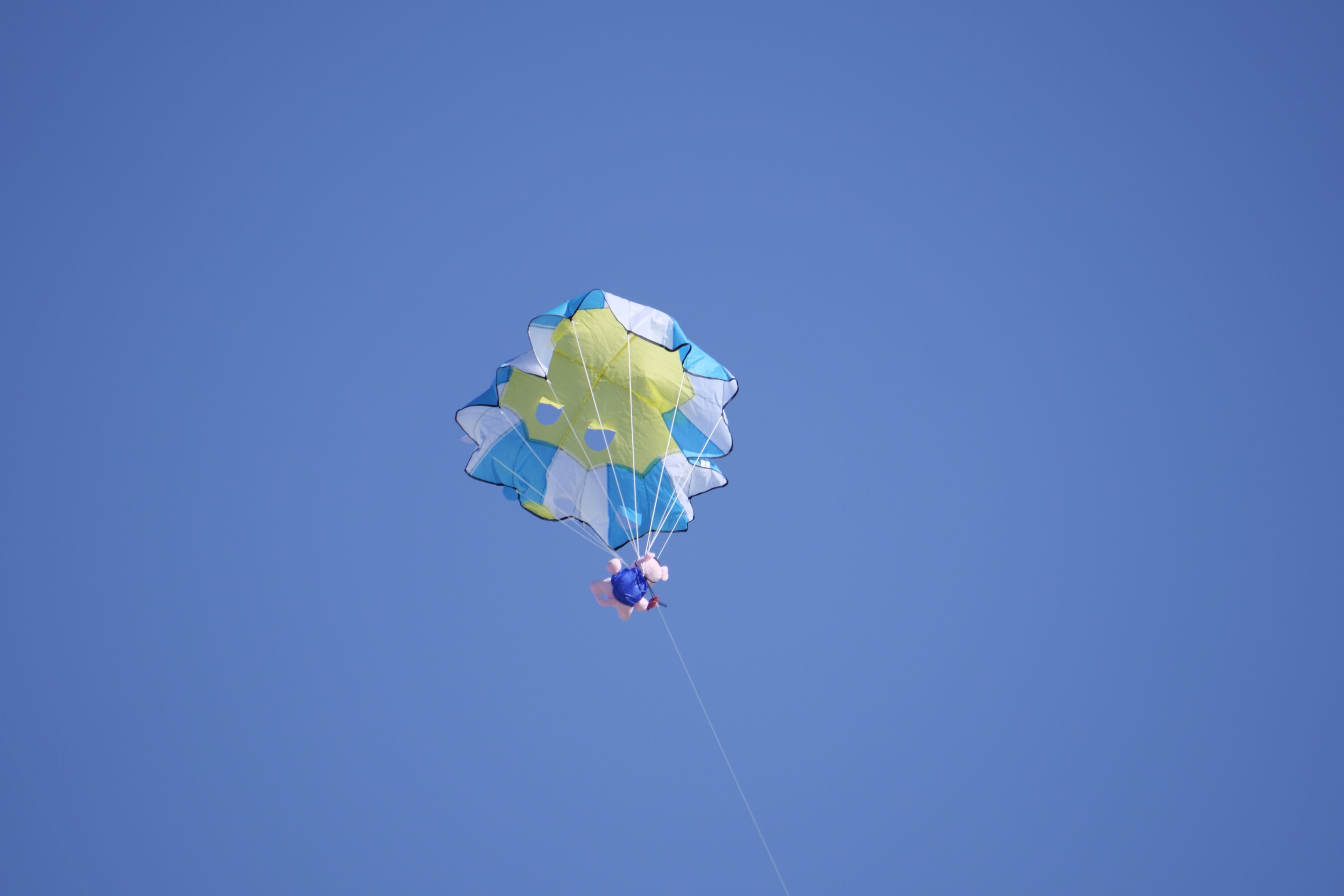 multi colored, freedom, flying, sky, air, wind, leisure activity, children toys, nature, parachute, 5K, blue, outdoor toys, toys, paragliding, low angle view, HD Wallpaper