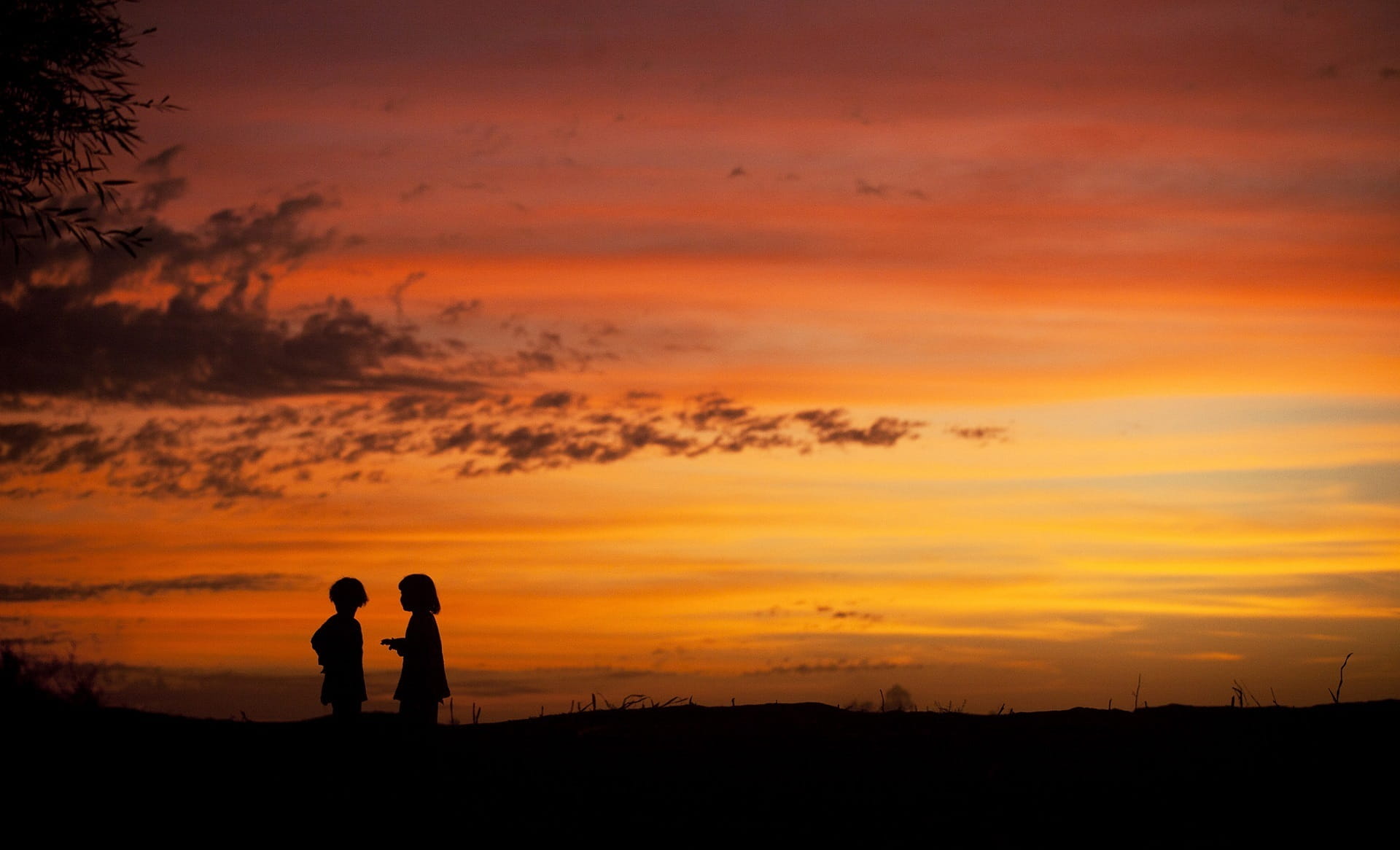 sky, positive emotion, outdoors, lifestyles, desert, orange, orange color, sunset, photo, cloud - sky, twilight, colorful, bonding, back Lit, children, HD Wallpaper