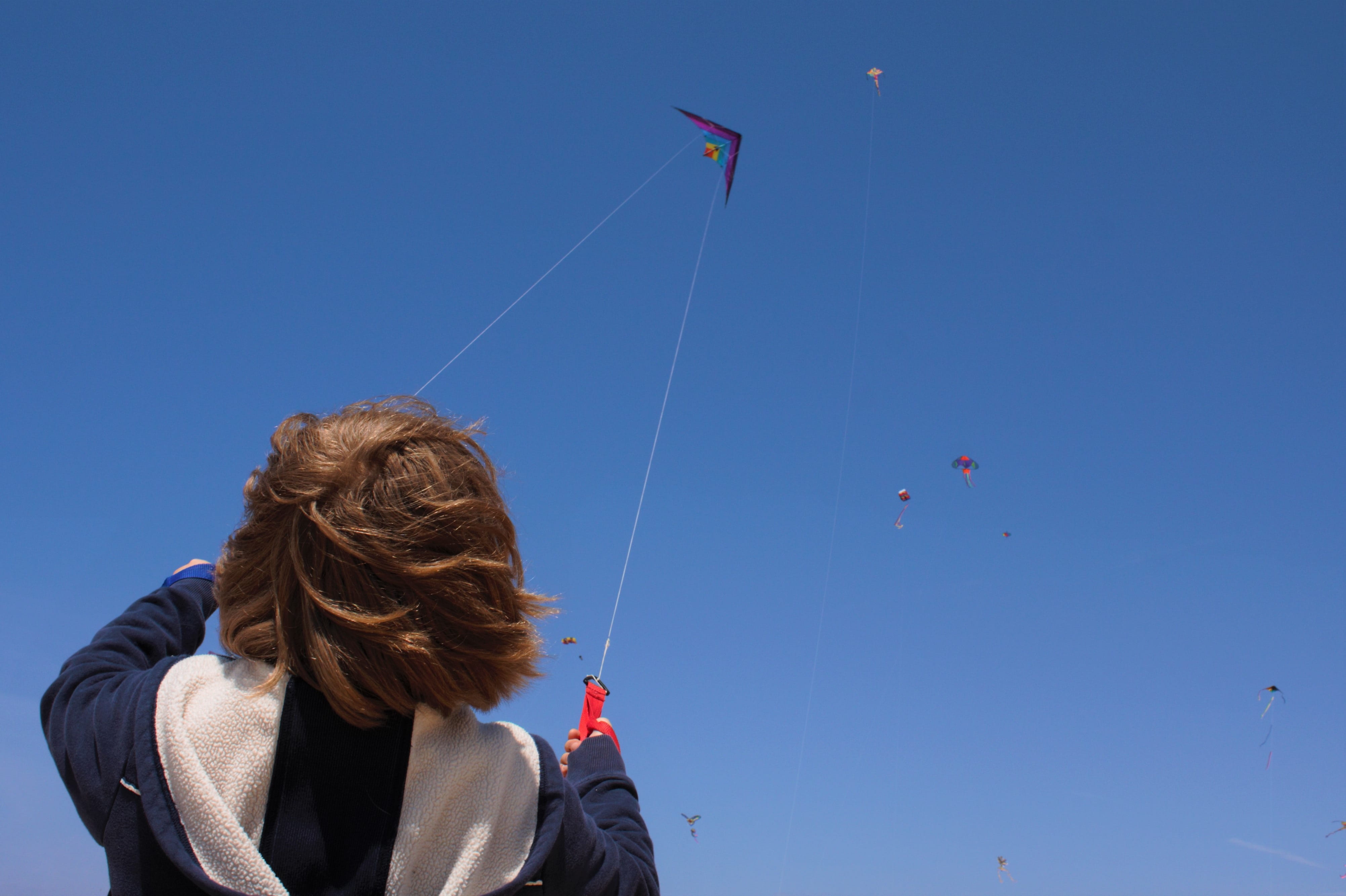 kite - toy, leisure activity, real people, rear view, hair, sky, portrait, women, day, child, flying, casual clothing, wind, adult, nature, warm clothing, HD Wallpaper