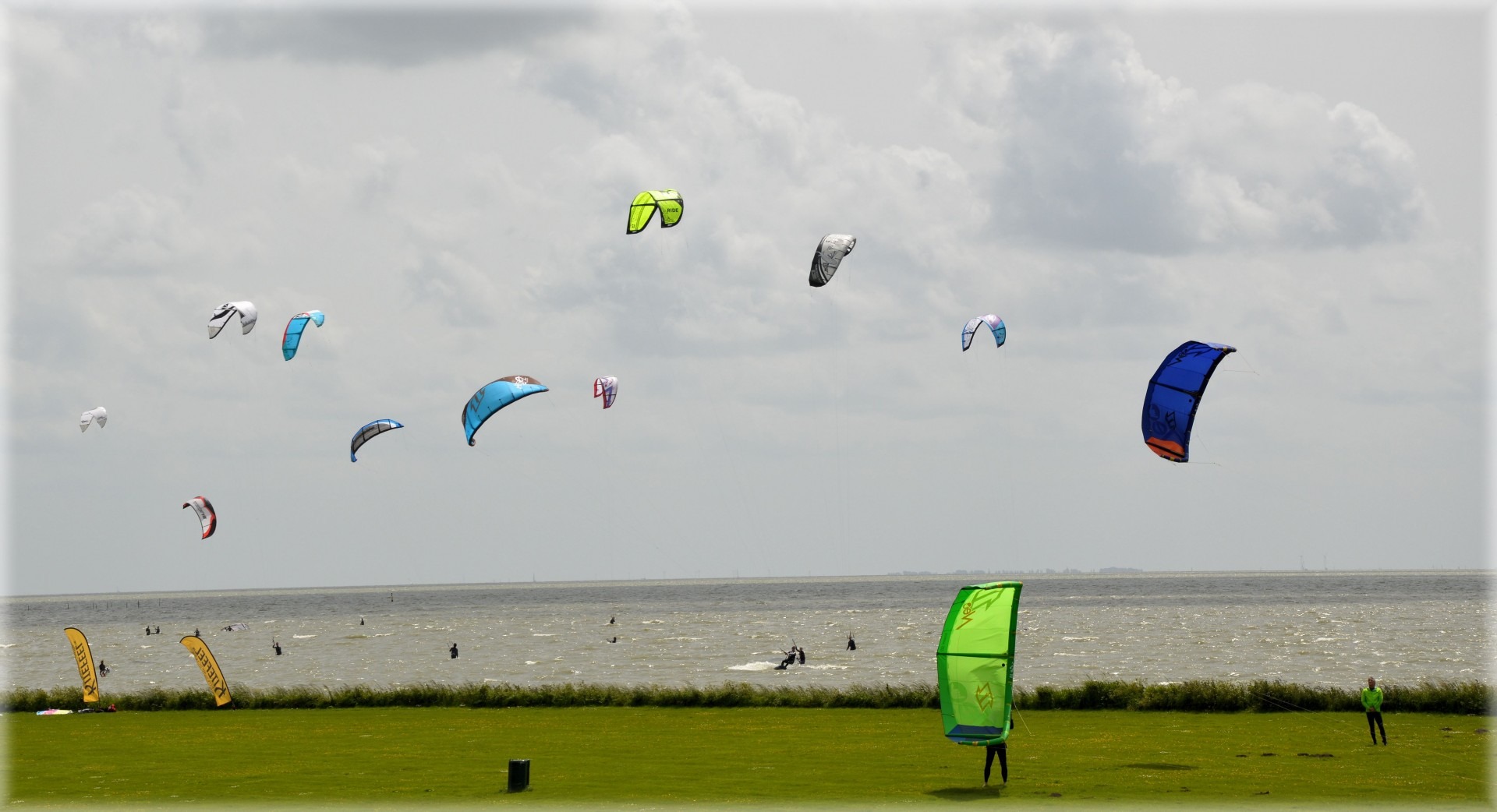 vacations, sea, kiteboarding, land, water, sport, kitesurfing, adventure, culture, horizon, sport activity, environment, lake, windsurfing, horizon over water, HD Wallpaper