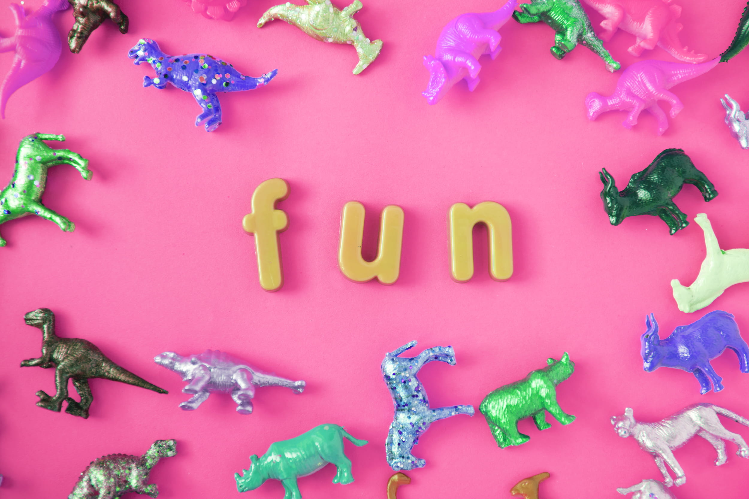 food, giraffe, happy, jungle, p, fun, color, green color, figure, studio shot, colorful, purple, pattern, model, funky, dinosaur, no words, food and drink, HD Wallpaper