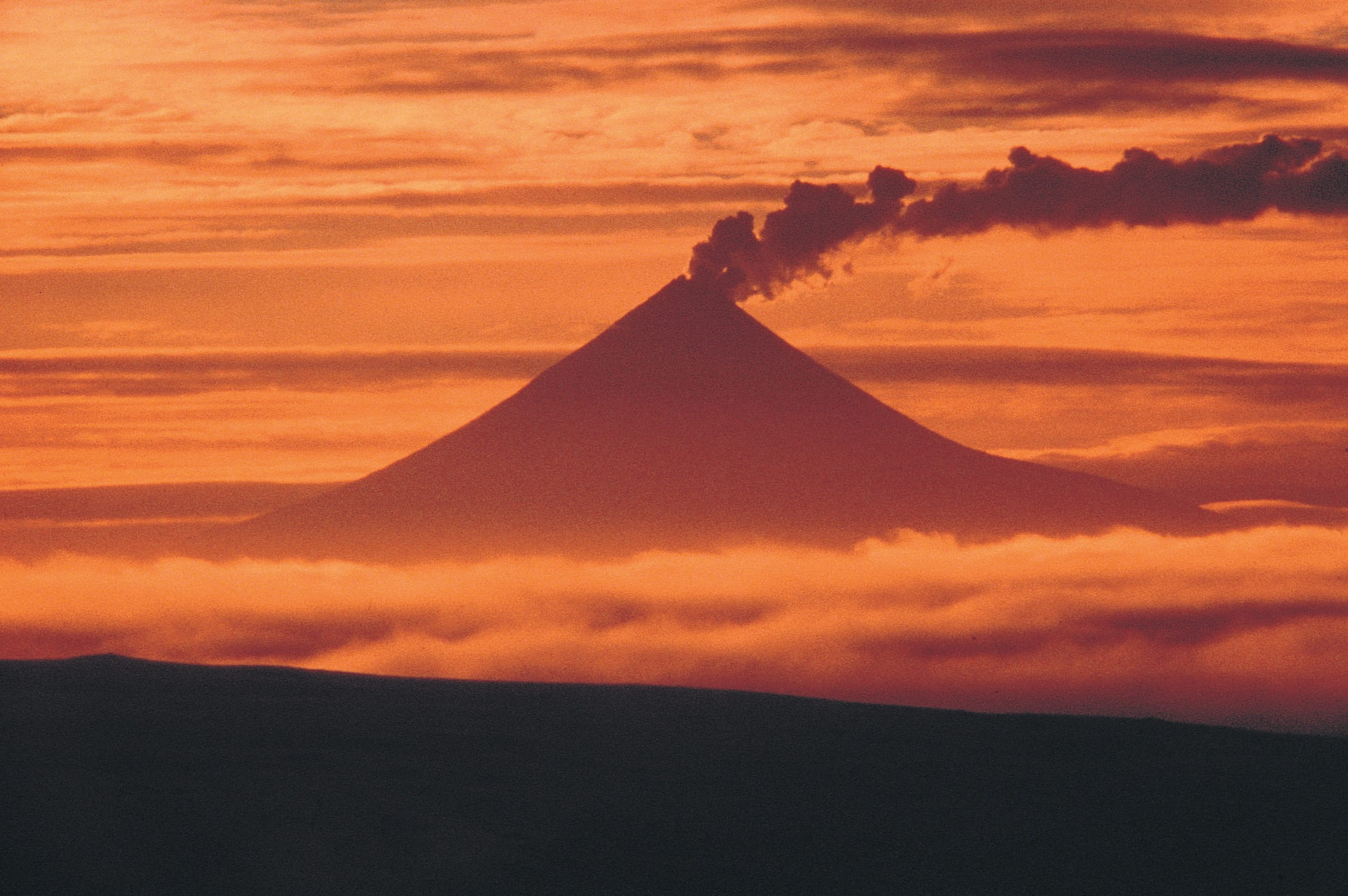non-urban scene, environment, Mount Shishaldin, romantic sky, tranquil scene, silhouette, architecture, landscape, mt Fuji, idyllic, nature, travel destinations, HD Wallpaper