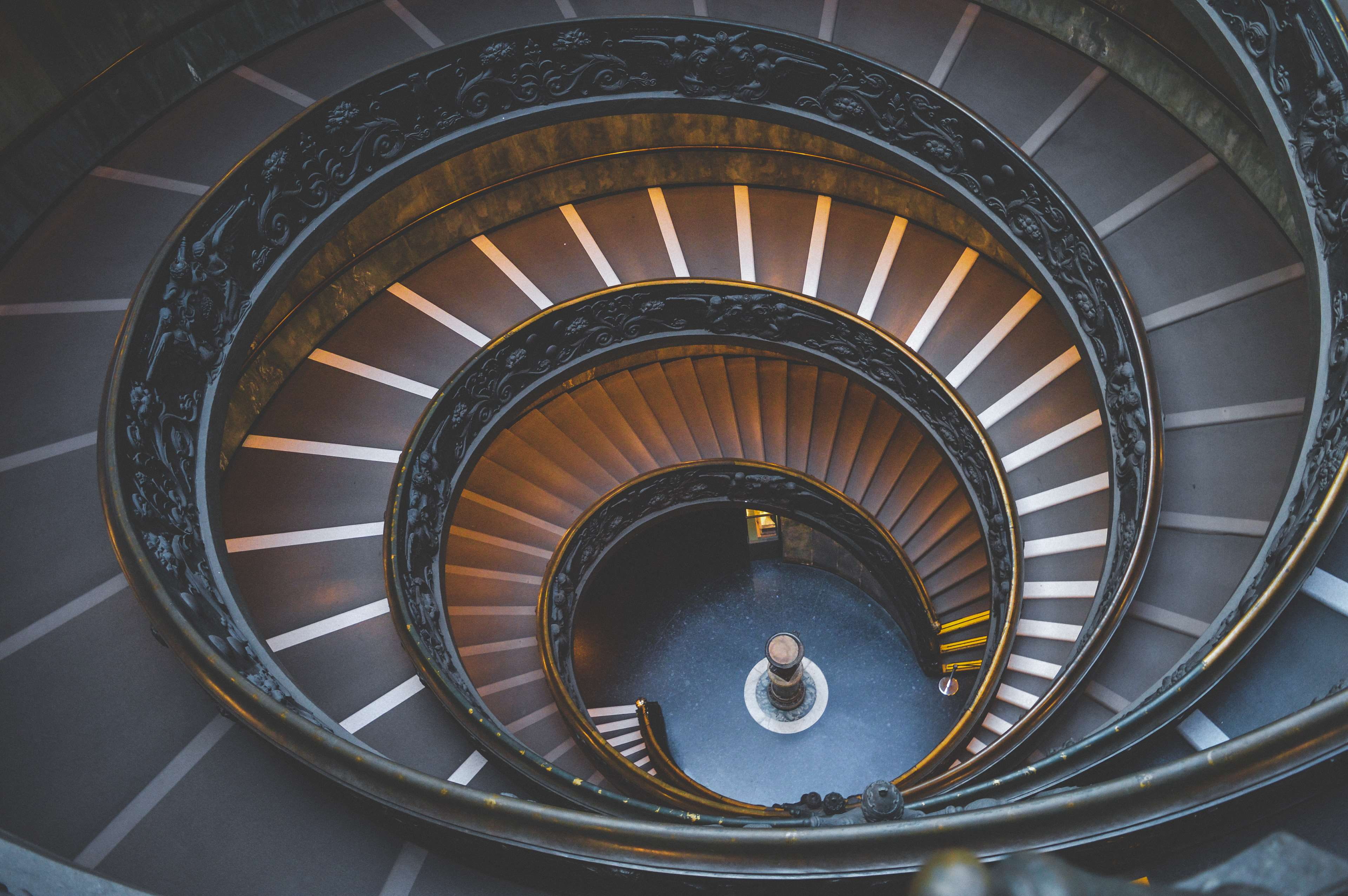 men, 4K, high angle view, building, handrail, steps and staircases, architecture, design, museum, perspective, staircase, daylight, light, classic, abstract, HD Wallpaper