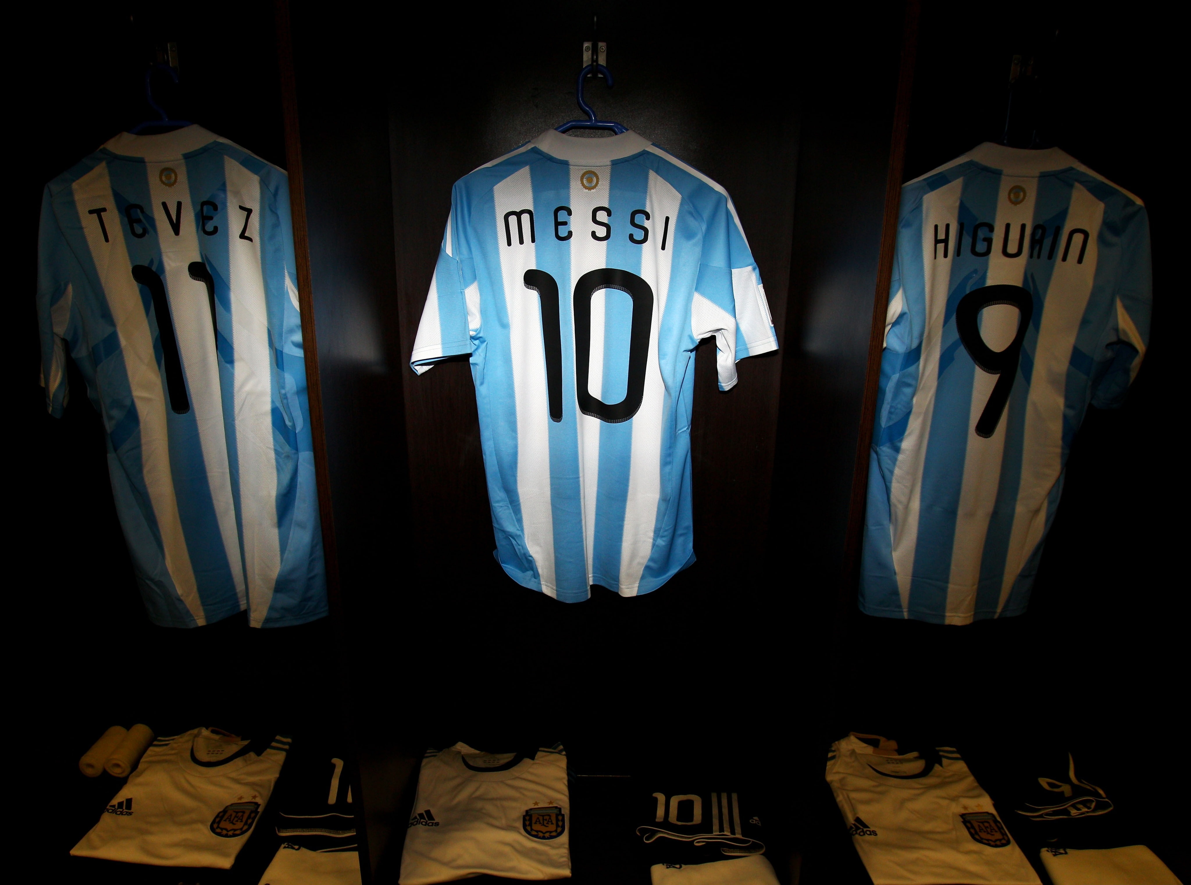blue, Argentina, white color, Shirts, Team, indoors, day, western script, striped, sports uniform, no people, hanging, black background, panoramic, sport, HD Wallpaper