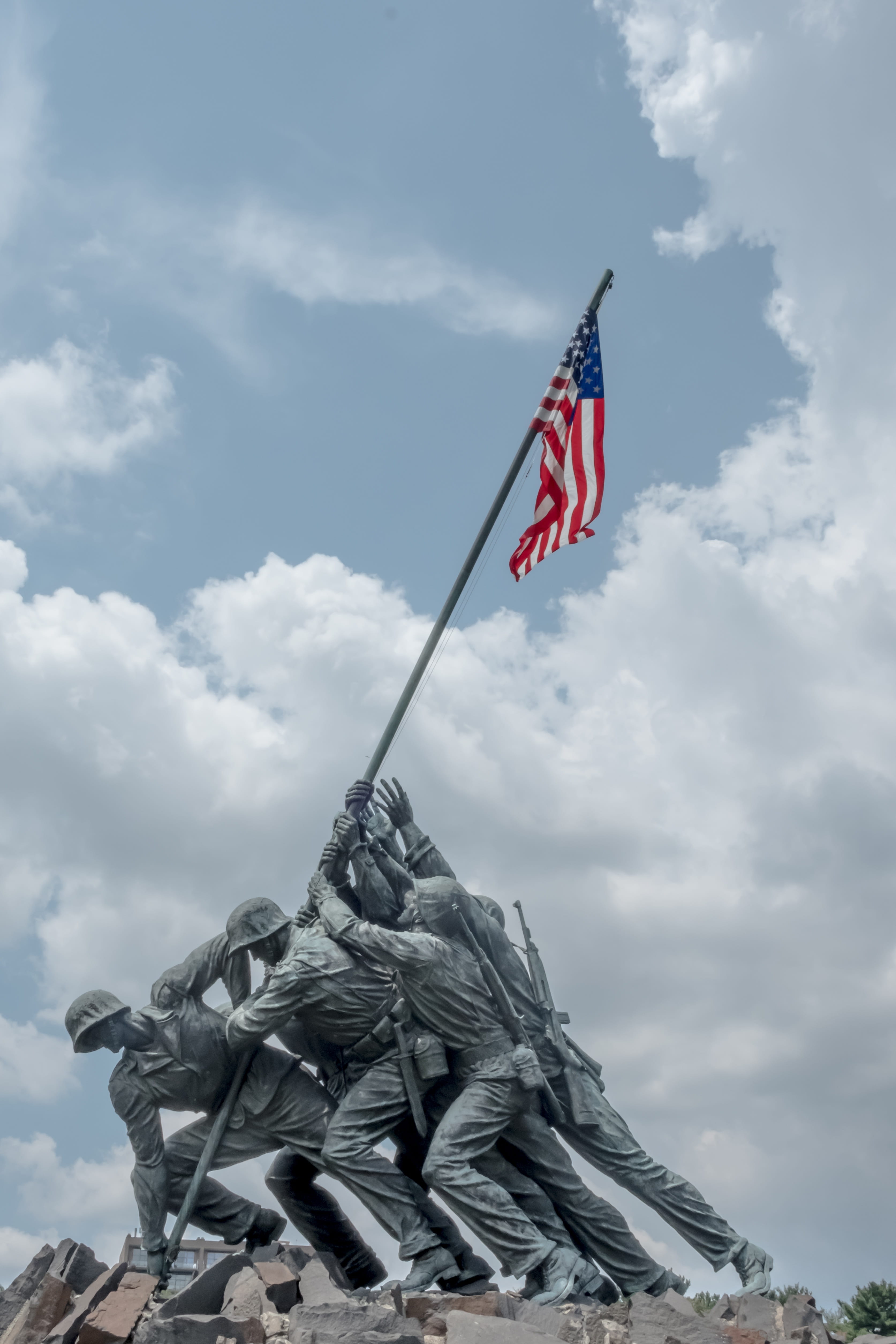 low angle view, patriotism, independence, flag, military, monument, united states, sculpture, human representation, no people, day of the fallen, army, Phone HD Wallpaper