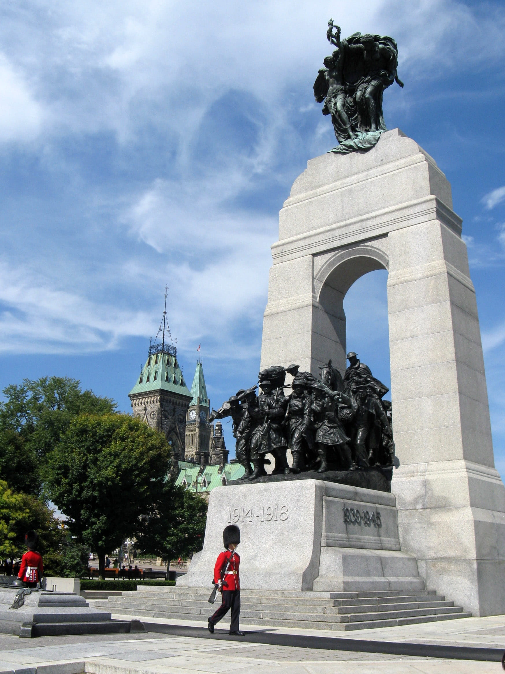 real people, famous Place, outdoors, Ontario, building exterior, Ottawa, nature, travel destinations, ontario, city, male likeness, National War Memorial, Phone HD Wallpaper