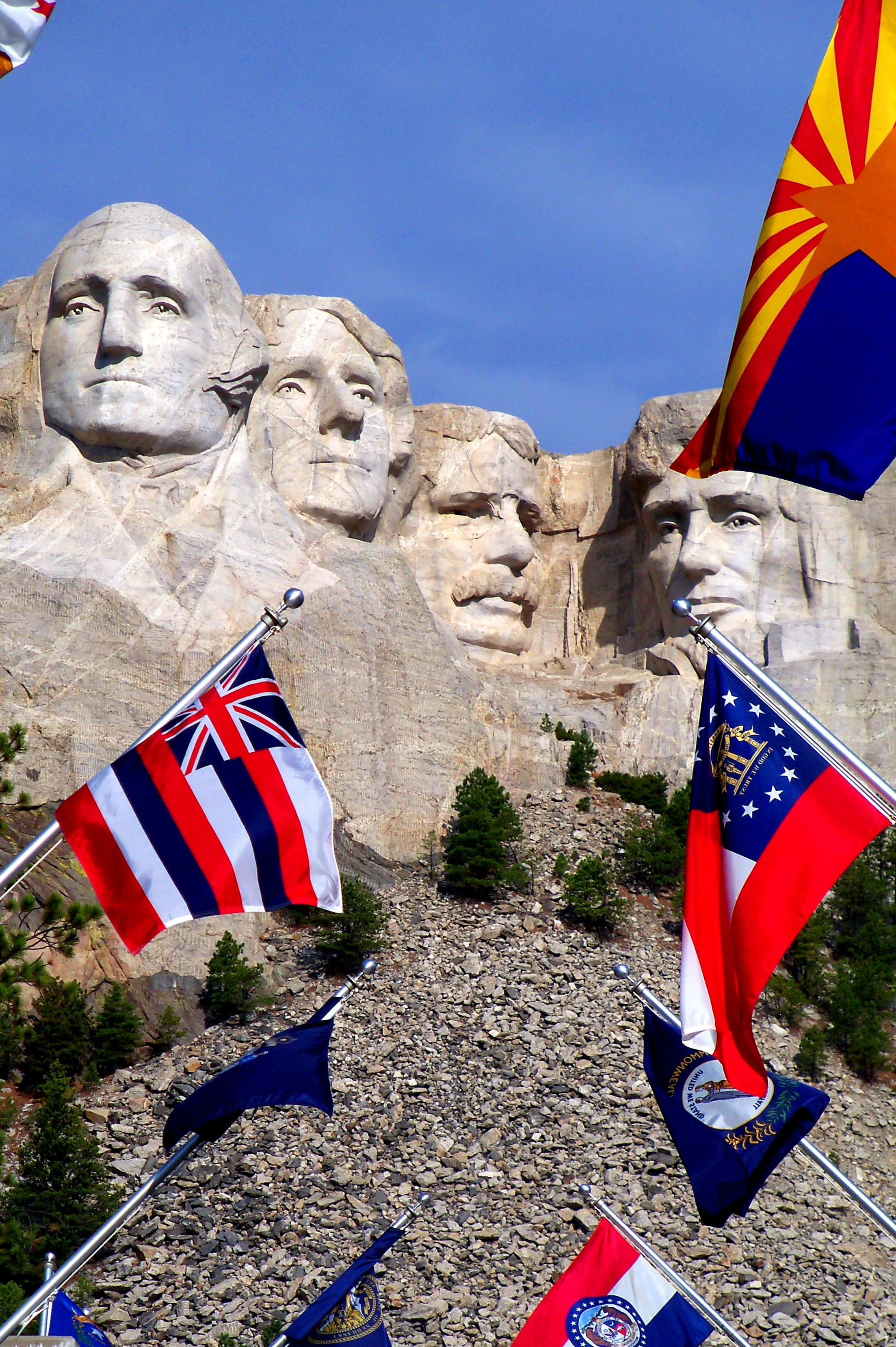 washington, america, low angle view, vacation, patriotism, park, flag, memorial, national, day, rock formation, mount, 2K, landmark, lincoln, black, stone, Phone HD Wallpaper