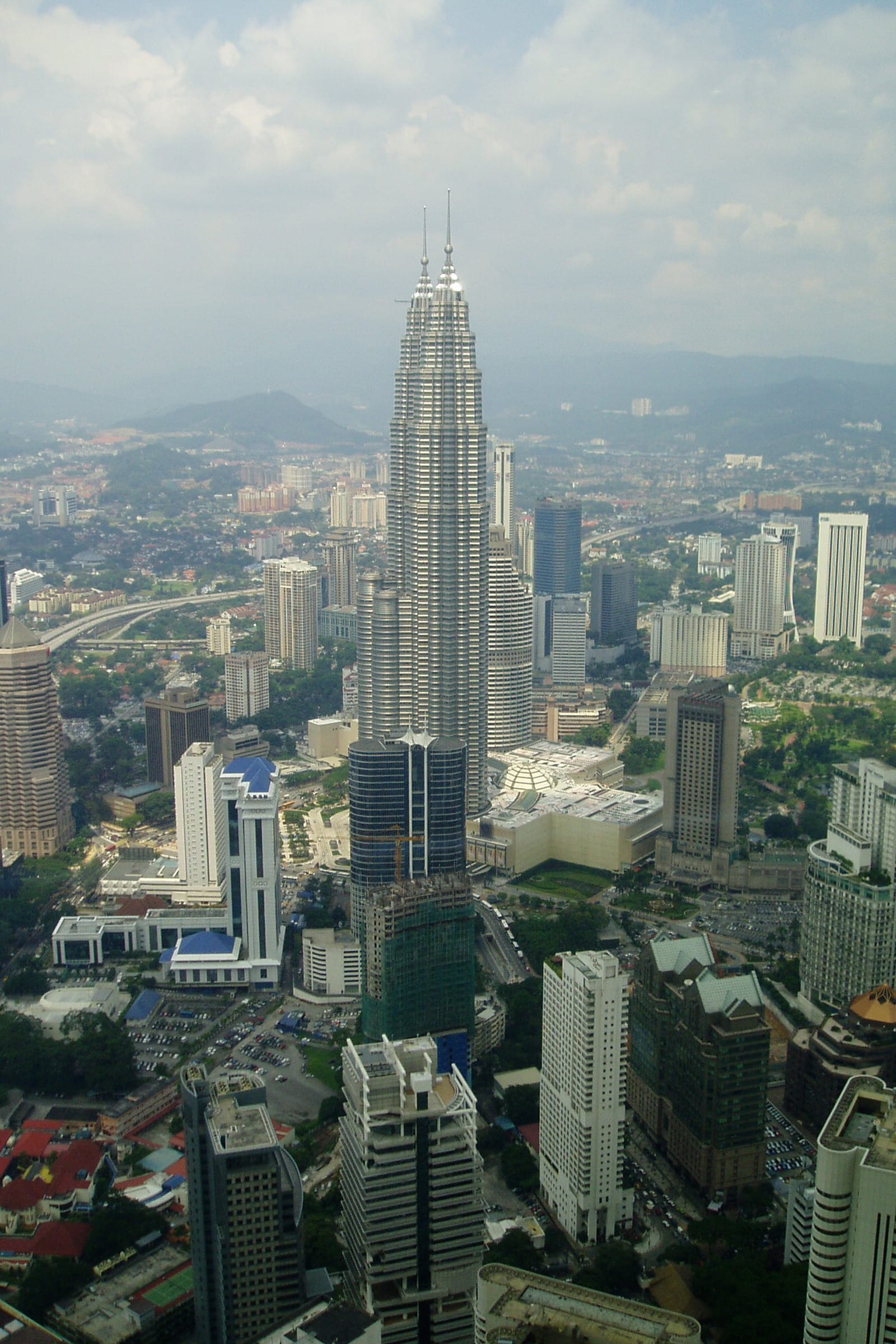 financial district, building exterior, menara berkembar petronas, modern, city, nature, built structure, 1080P, office, office building exterior, residential district, Phone HD Wallpaper