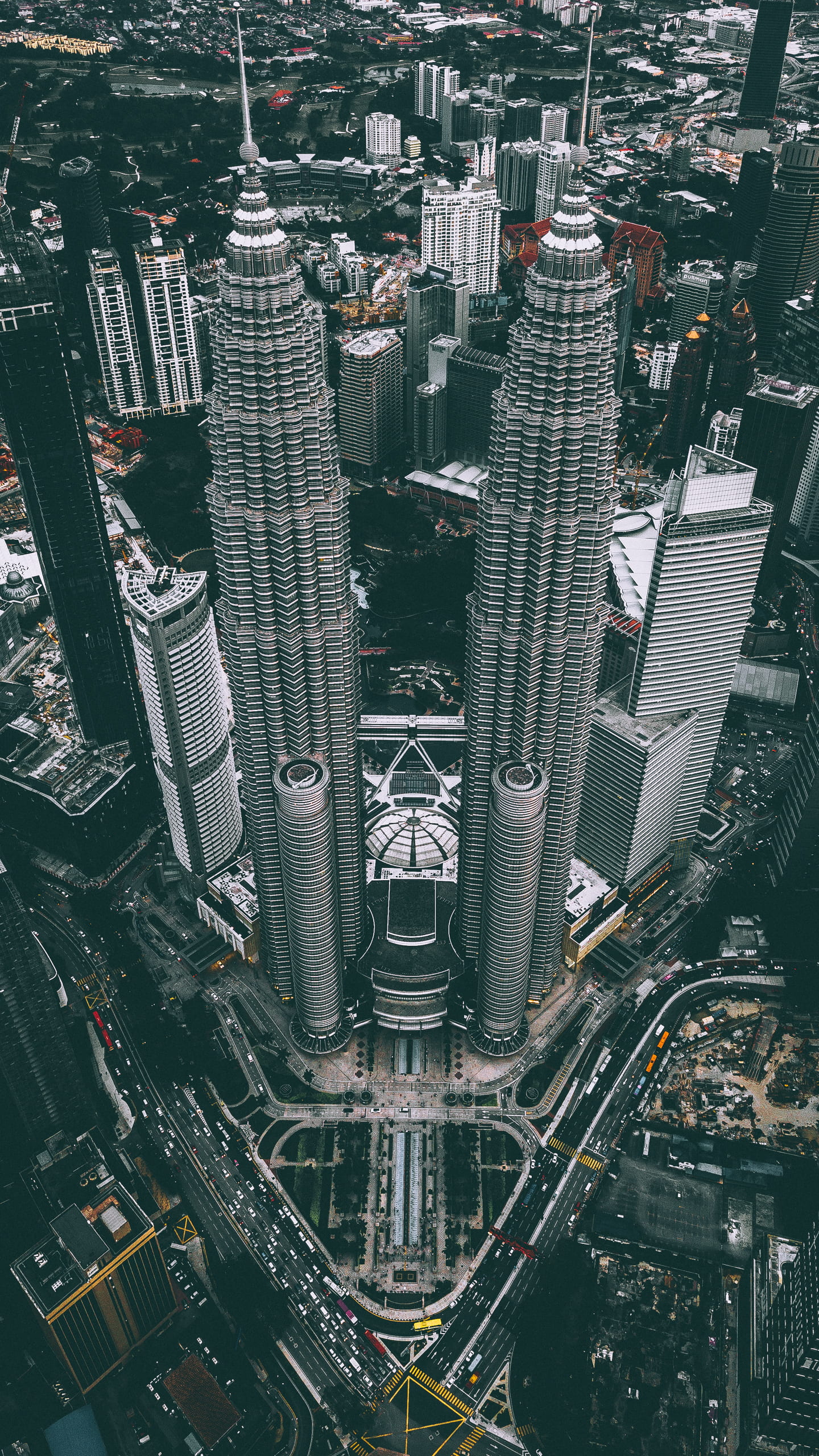 office, office building exterior, 2K, downtown, built structure, cityscape, gray, city, residential district, aerial view, building exterior, building, Phone HD Wallpaper