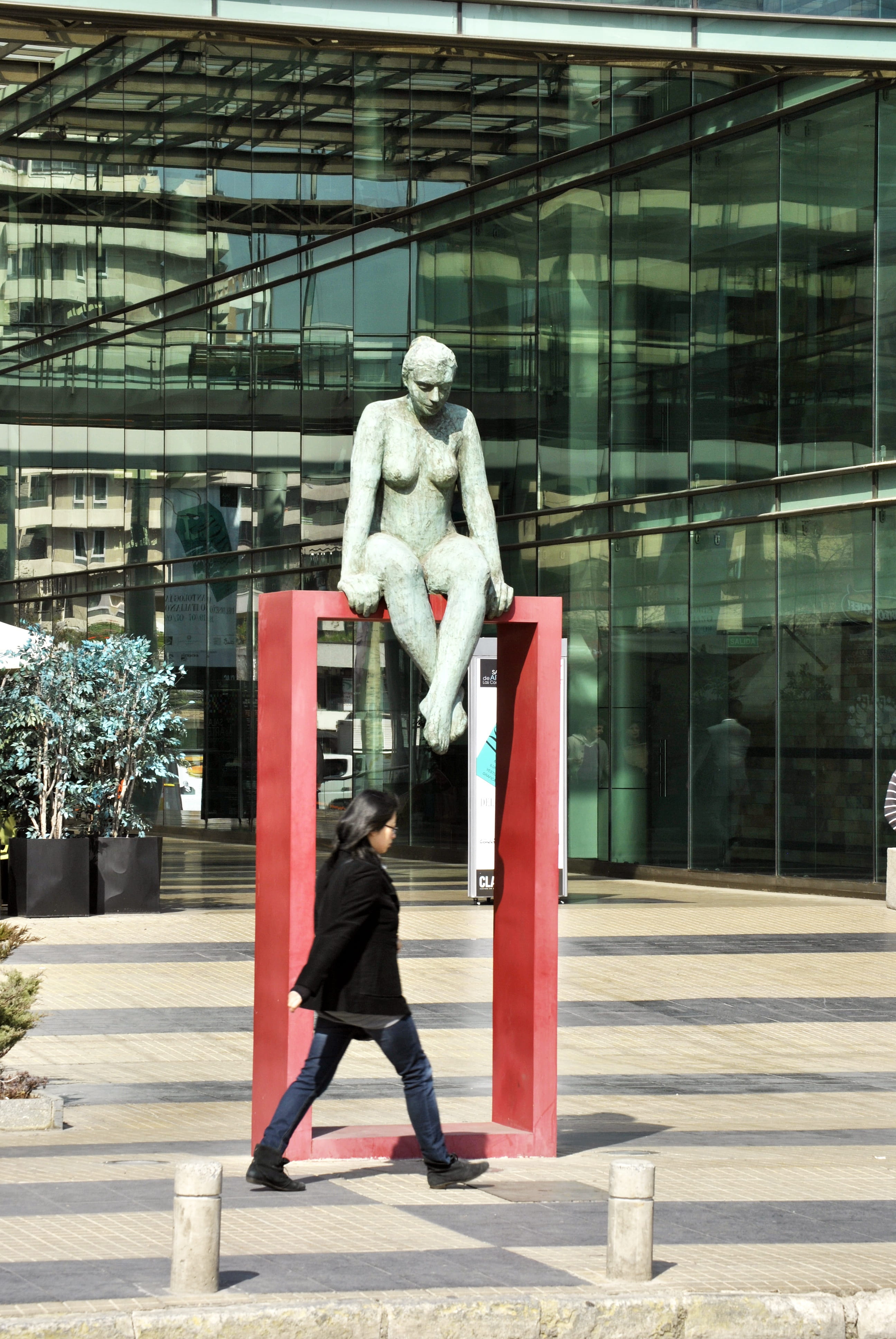 las condes, male likeness, creativity, sculpture, building, real people, full length, people, 4K, incidental people, santiago de chile, architecture, outdoors, Phone HD Wallpaper