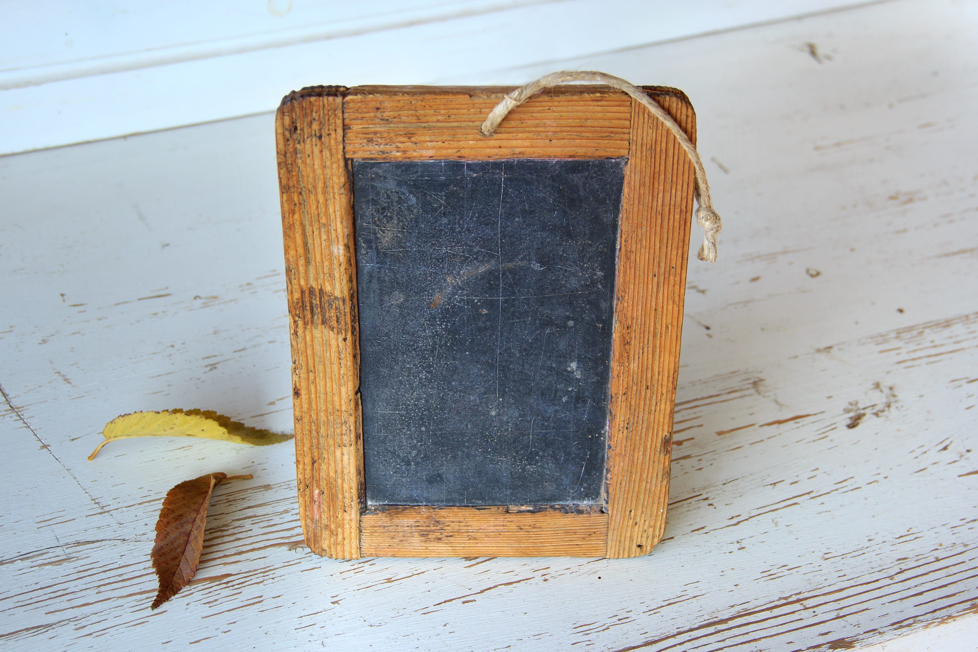 plate, sketch, mini, teaching, wood grain, rustic, vintage, plank, wooden, black, cutting board, inspiration, table, teach, still life, drawing, texture, HD Wallpaper