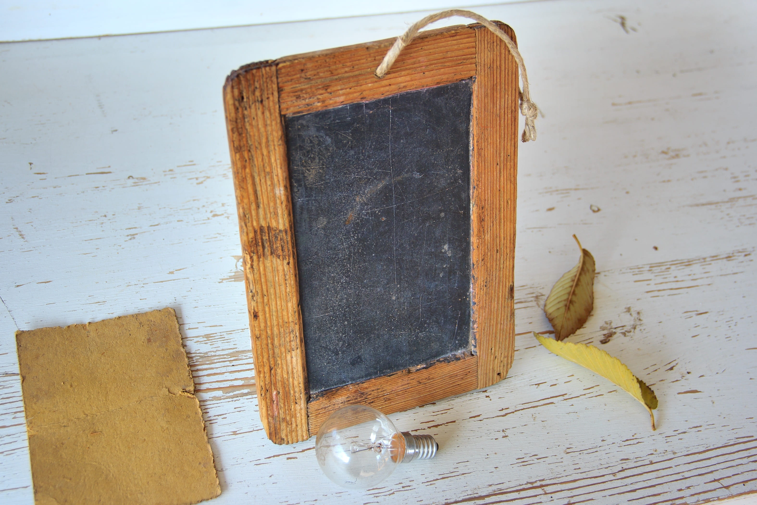 container, still life, directly above, brown, indoors, picture frame, light bulb, no people, vintage, empty, wood - material, wood grain, nature, blackboard, HD Wallpaper
