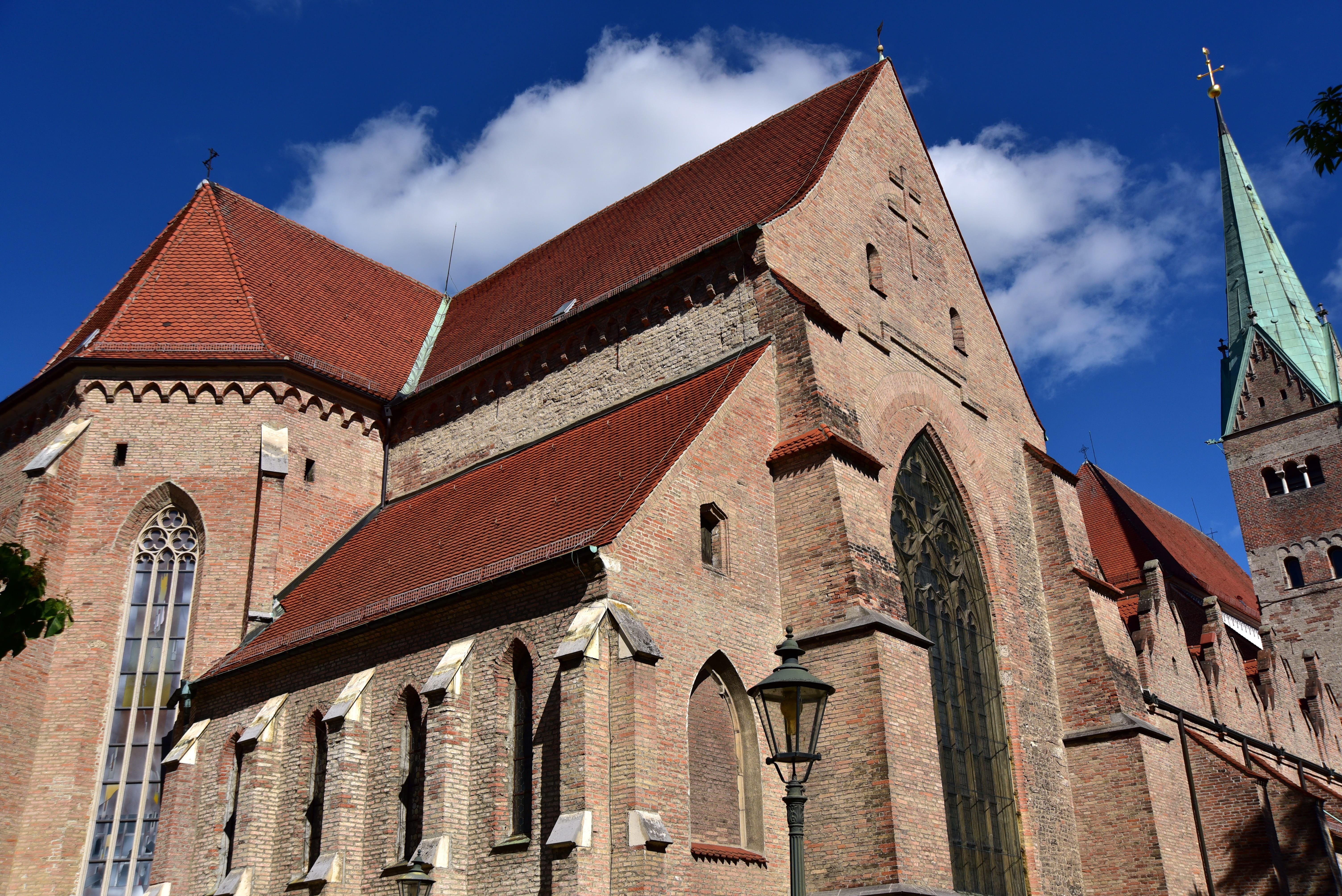 low angle view, belief, church, catholic, history, place of worship, high, day, outdoors, middle ages, travel, historically, christianity, built structure, HD Wallpaper