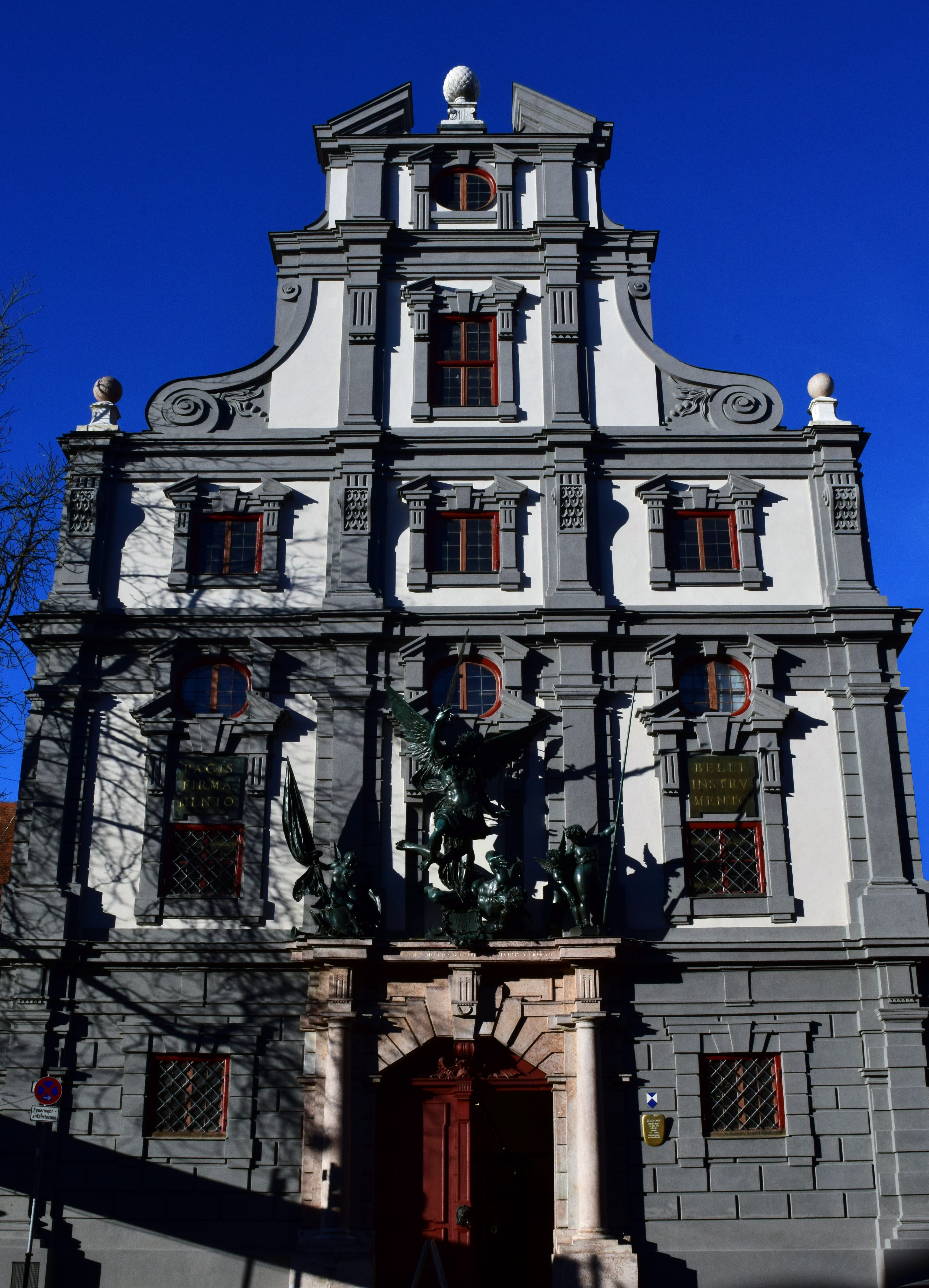 middle ages, figures, armory, bavaria, sunlight, historic preservation, old town, tradition, day, germany, built structure, architecture, building exterior, Phone HD Wallpaper