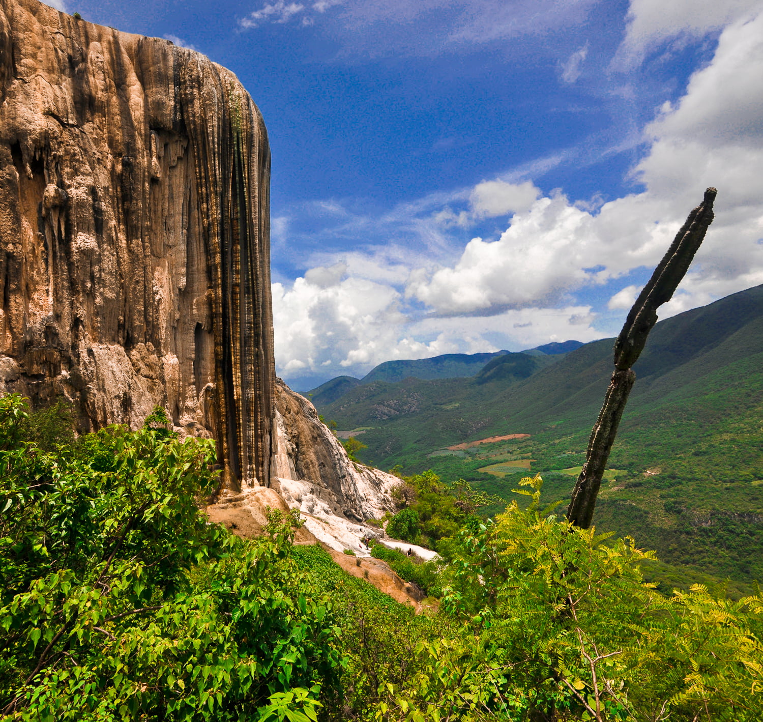 nature, mountain, valley, white, blue, landscape, rock - Object, cloudy, sky, green mountain, outdoors, Hierve el Agua, scenics, Oaxaca, 720P, de, daytime, HD Wallpaper