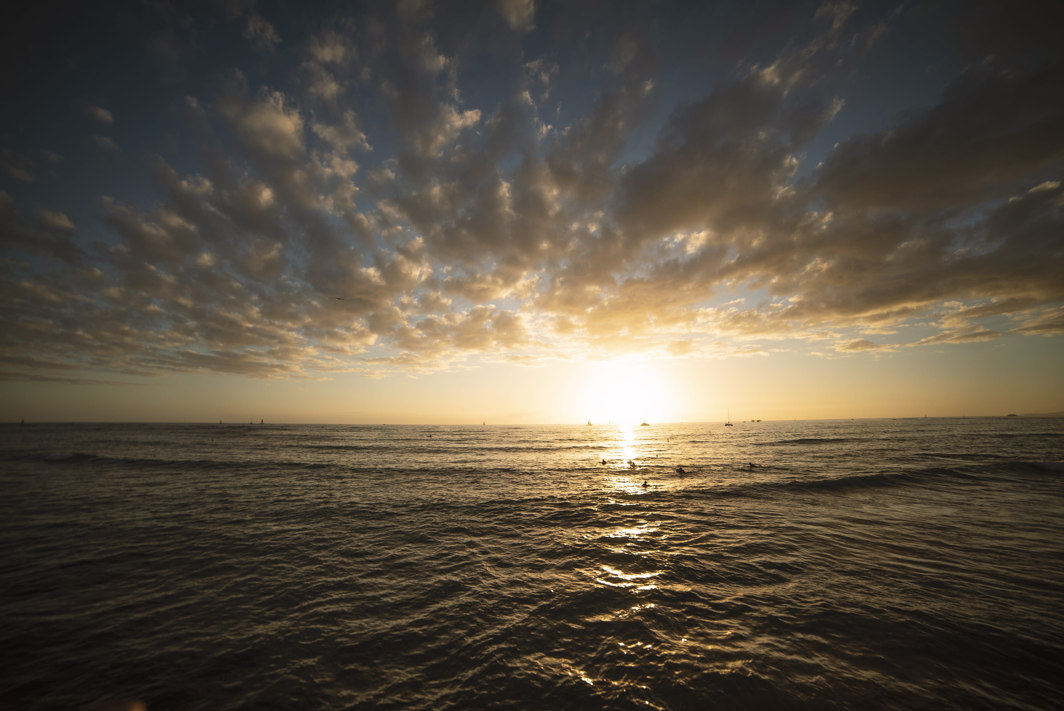 sunlight, water, land, ocean, sky, hawaii, dusk, cloud - sky, no people, sun, sunset, white, horizon over water, scenics - nature, surfer, bright, tranquil scene, HD Wallpaper