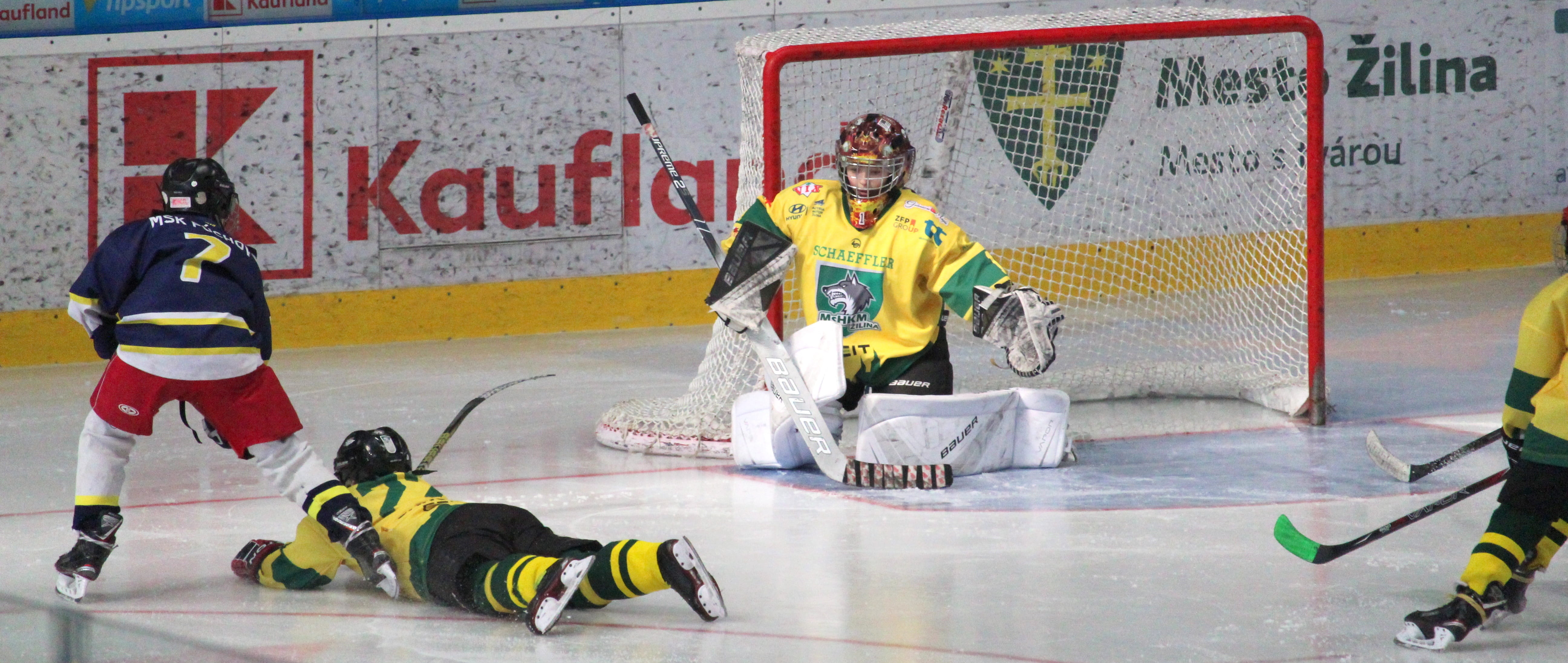 5K, winter sport, security, hockey, action, pupils, clothing, goalkeeper, ice skating, firefighter, play, sports helmet, players, headwear, ice rink, winter, HD Wallpaper