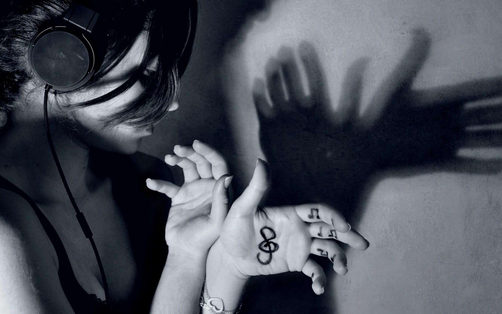 headphones, wall, arm, violin, key, 720P, shadow, music, sheet, girl, HD Wallpaper