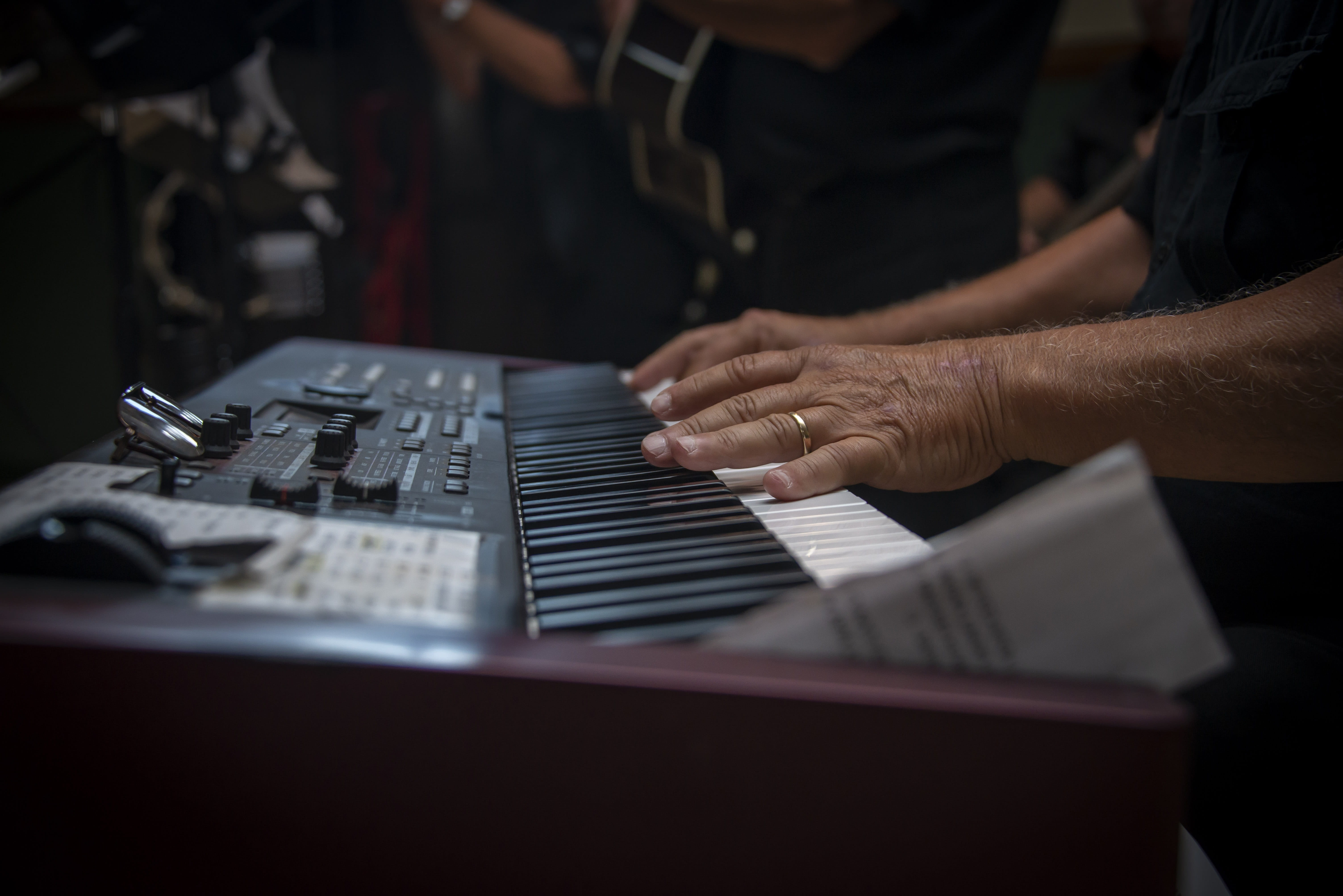 band, skill, instrument, arts culture and entertainment, guitar, selective focus, men, keyboard, performance, keys, indoors, musician, classical, music, HD Wallpaper