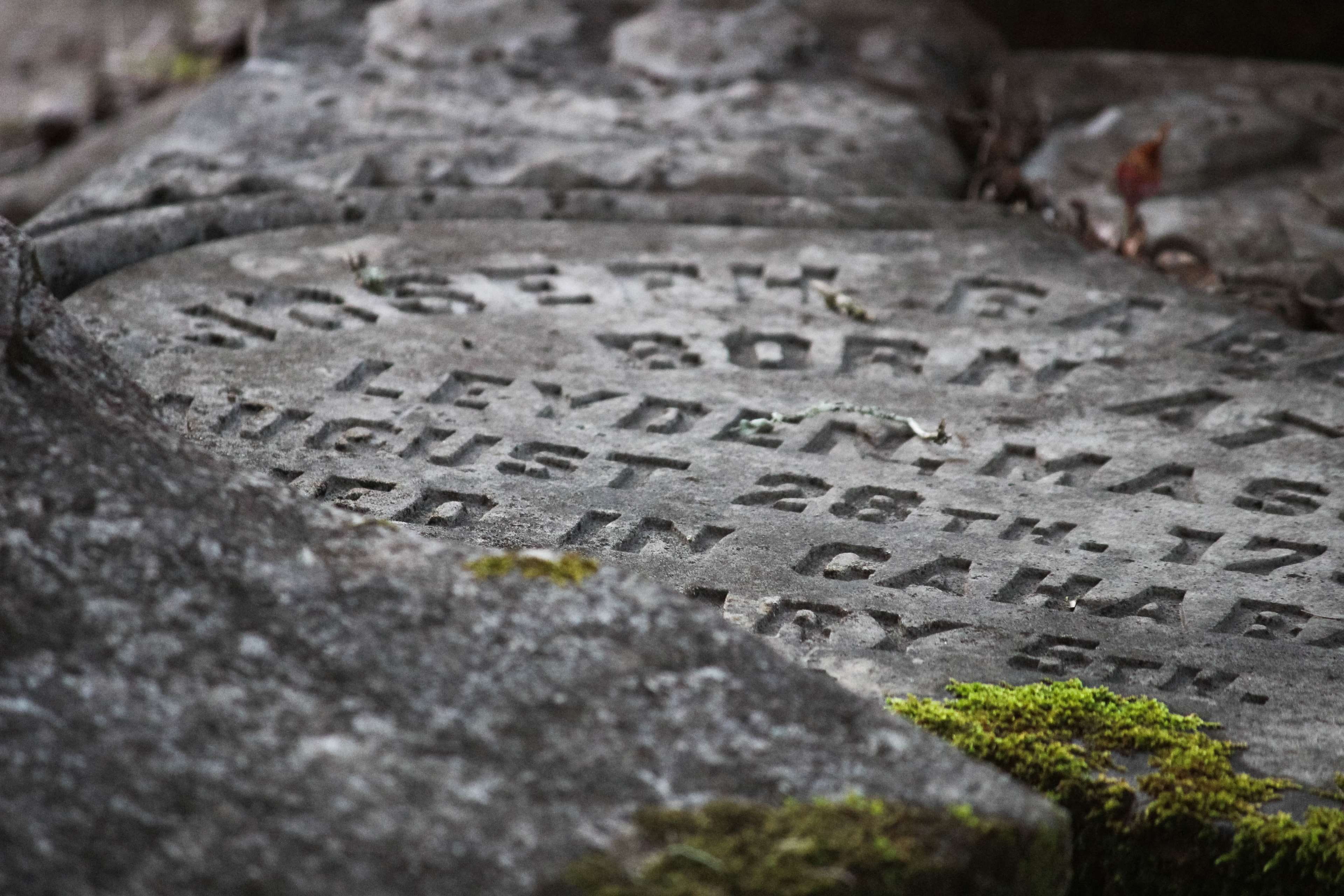 witches, 4K, nature, the past, witch, history, stone material, day, wicca, no people, selective focus, moody, outdoors, tombstone, western script, message, HD Wallpaper