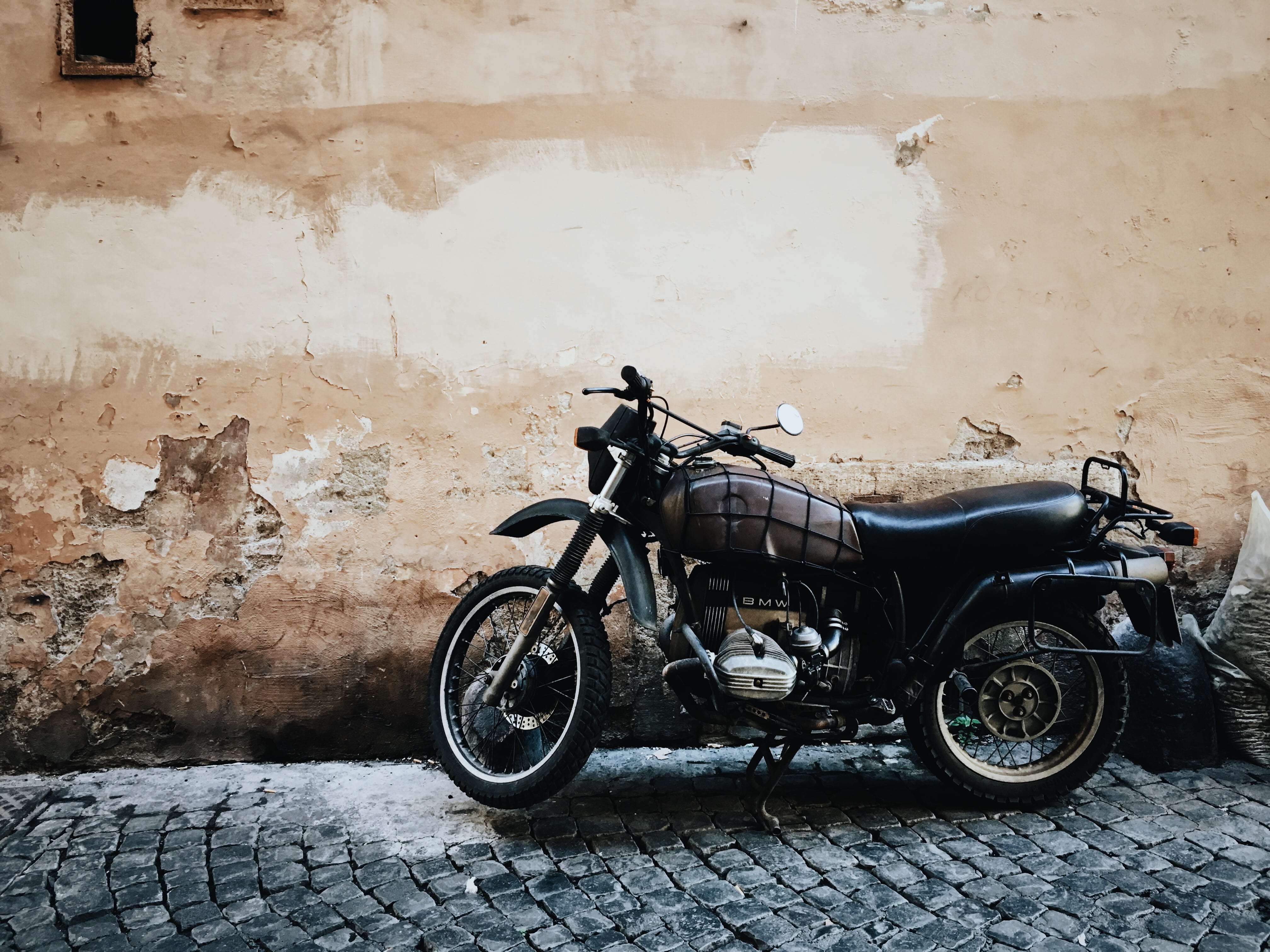 transportation, standard, texture, damaged, motorbike, road, scooter, wheel, wall, old, stone, street, parked, daytime, architecture, land vehicle, parking, HD Wallpaper