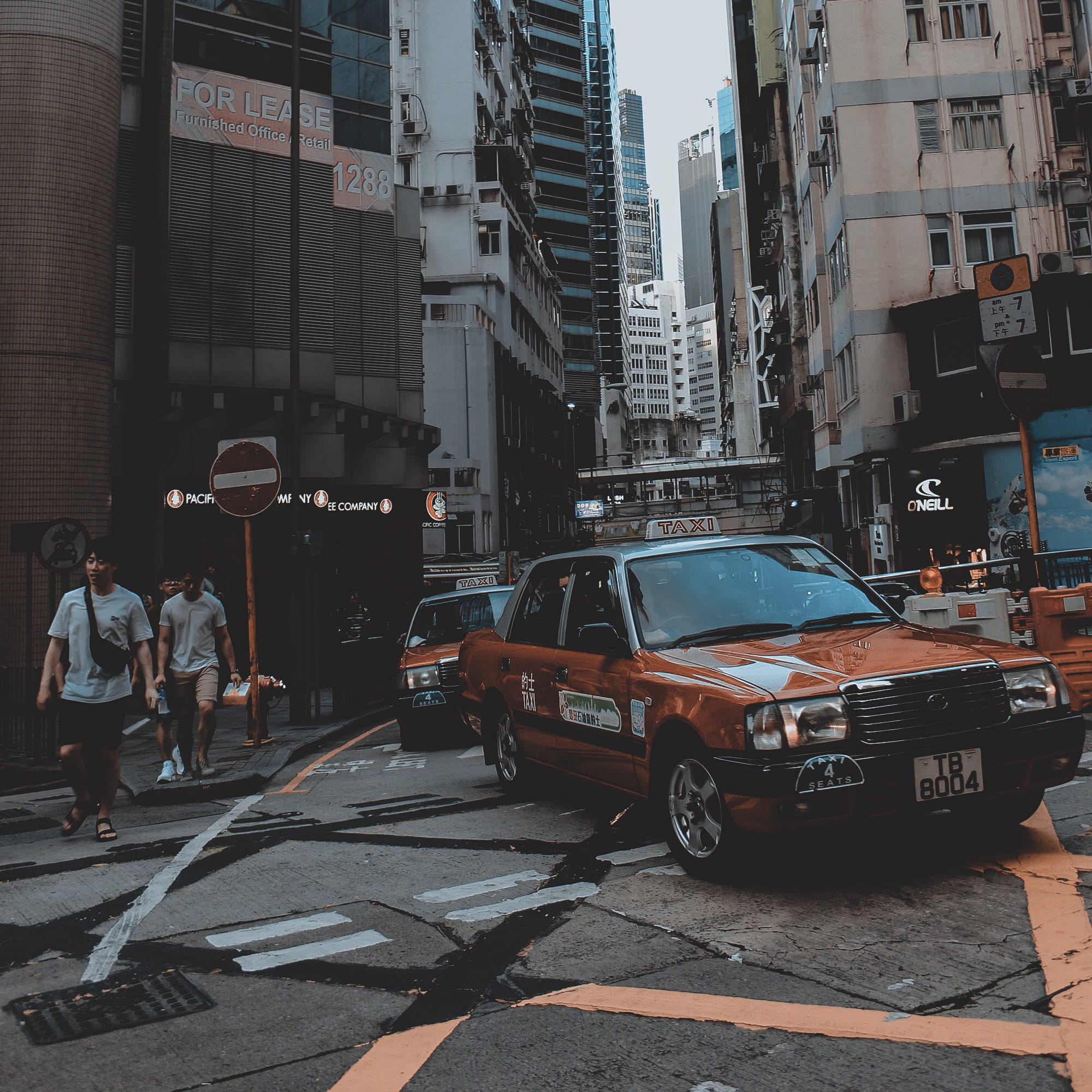 people, 1080P, motor vehicle, cab, daytime, beside, walking, full length, taxi, engine, vehicle, city, architecture, man, real people, group of people, Phone HD Wallpaper
