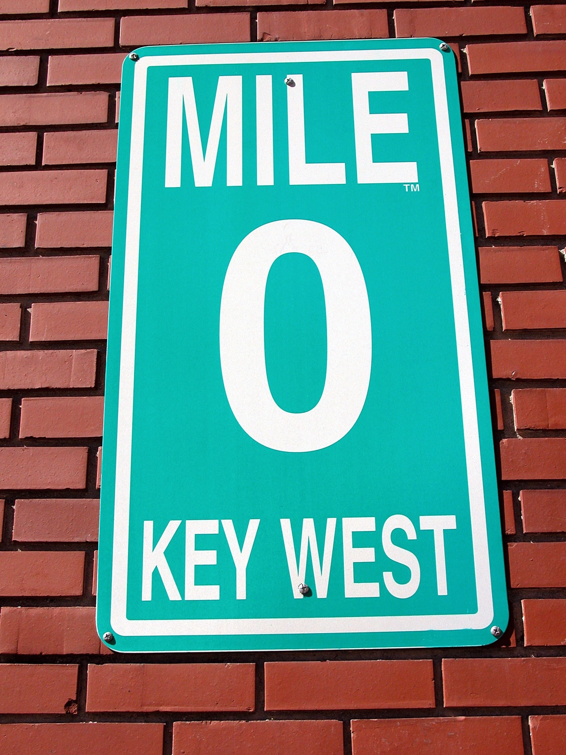 close-up, no people, capital letter, wall, direction, signage, marker, key, number, vacation, key west, travel, green color, architecture, famous, automobile, Phone HD Wallpaper