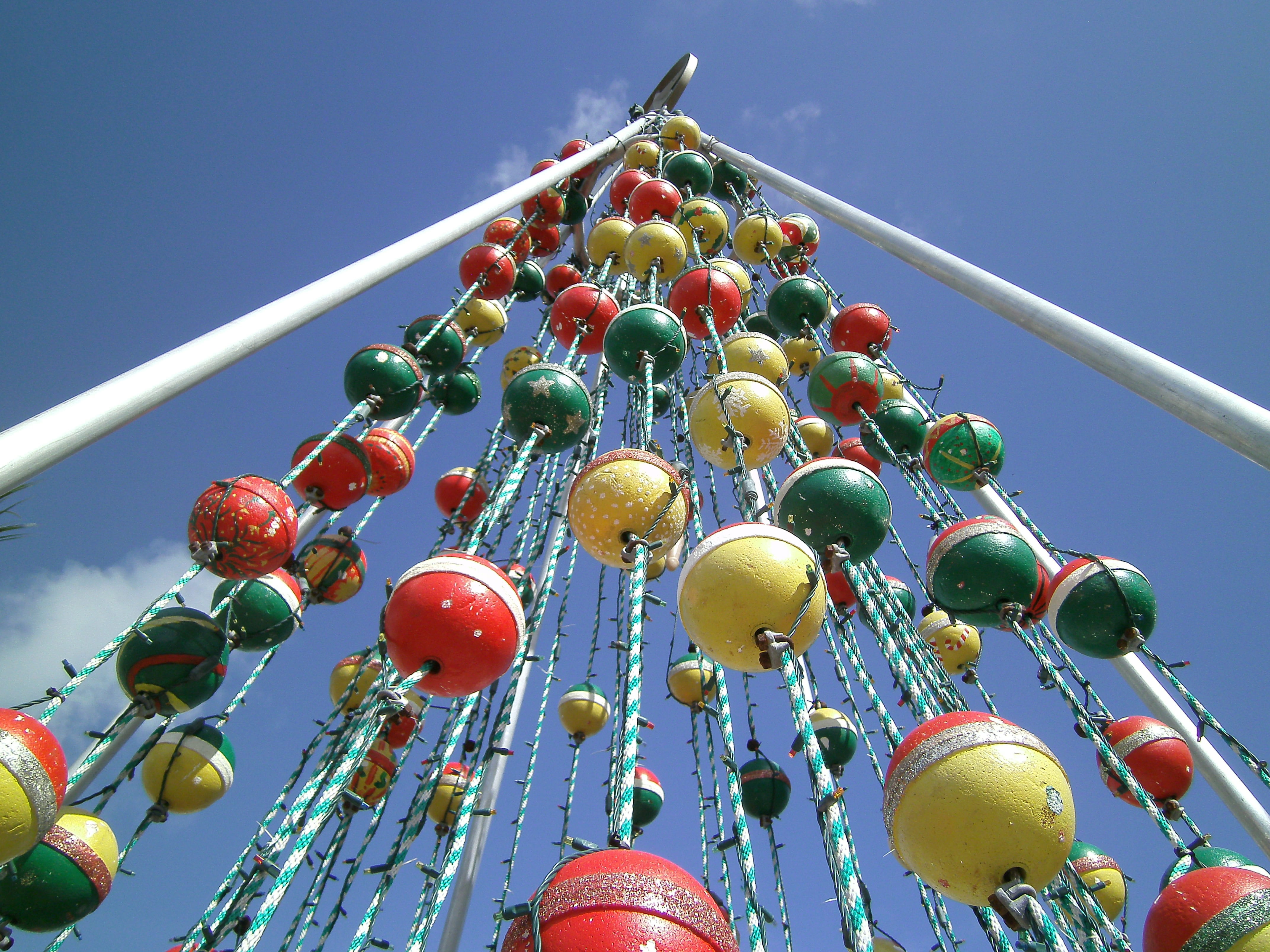 floats, hanging, christmas tree, low angle view, 4K, christmas, sky, architecture, ornate, celebrate, florida, tropical, decoration, clear sky, key west, HD Wallpaper
