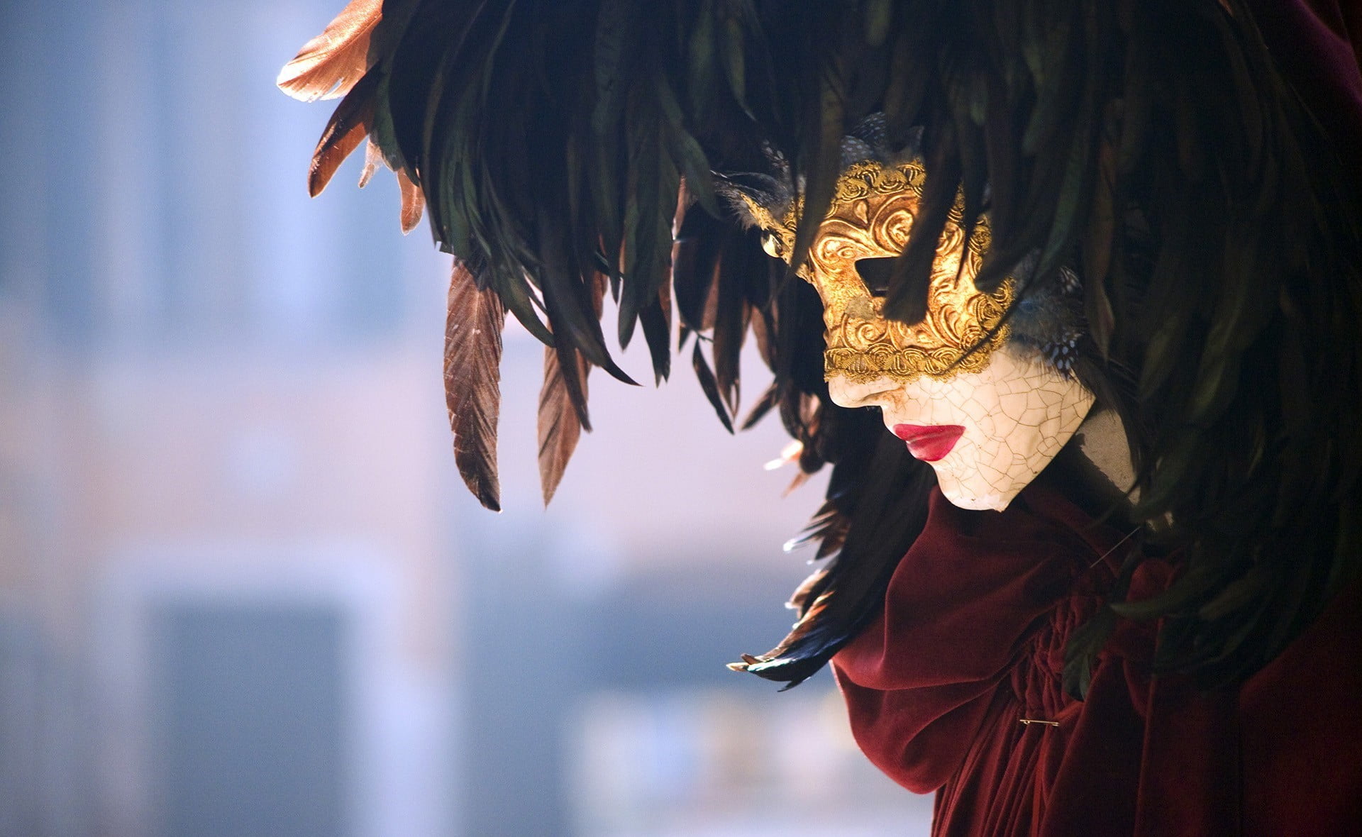 day, carnival, mask - disguise, Venice, 1080P, feathers, focus on foreground, masquerade, masque, human body part, young adult, clothing, adult, disguise, HD Wallpaper