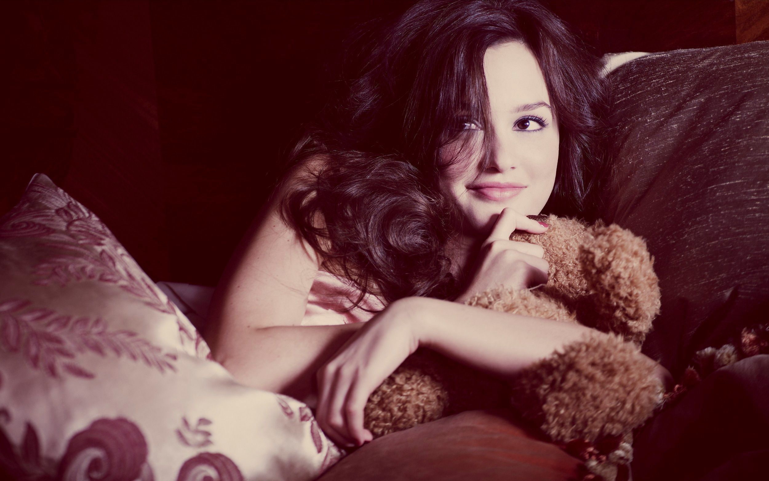 hair, plush, contemplation, furniture, bed, leisure activity, beauty, actress, girl, young women, women, look, hairstyle, young adult, one person, toy, HD Wallpaper