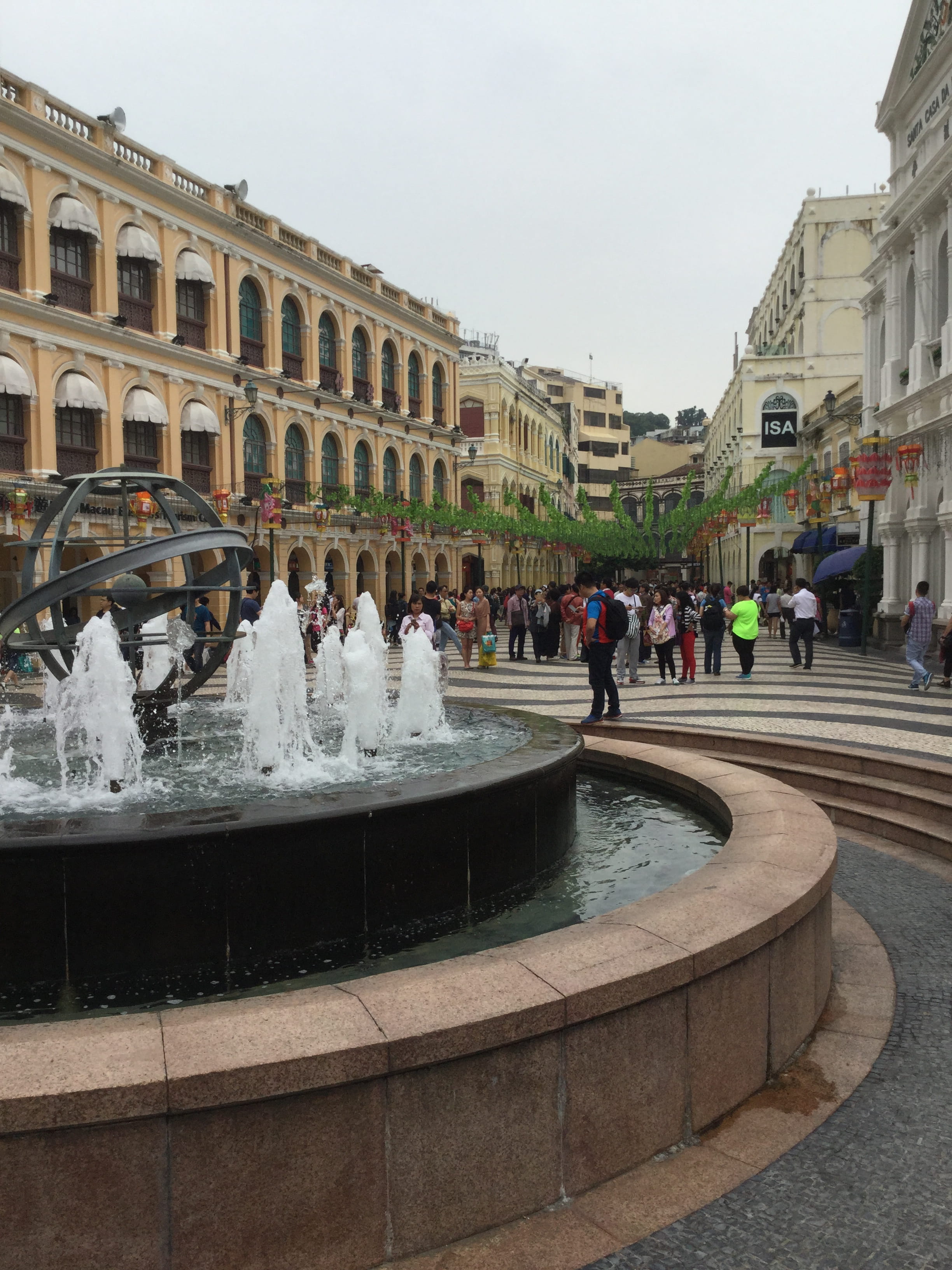 building exterior, tub, city, real people, human, adult, town square, town, nature, plaza, architecture, china, men, lifestyles, leisure activity, crowd, Phone HD Wallpaper