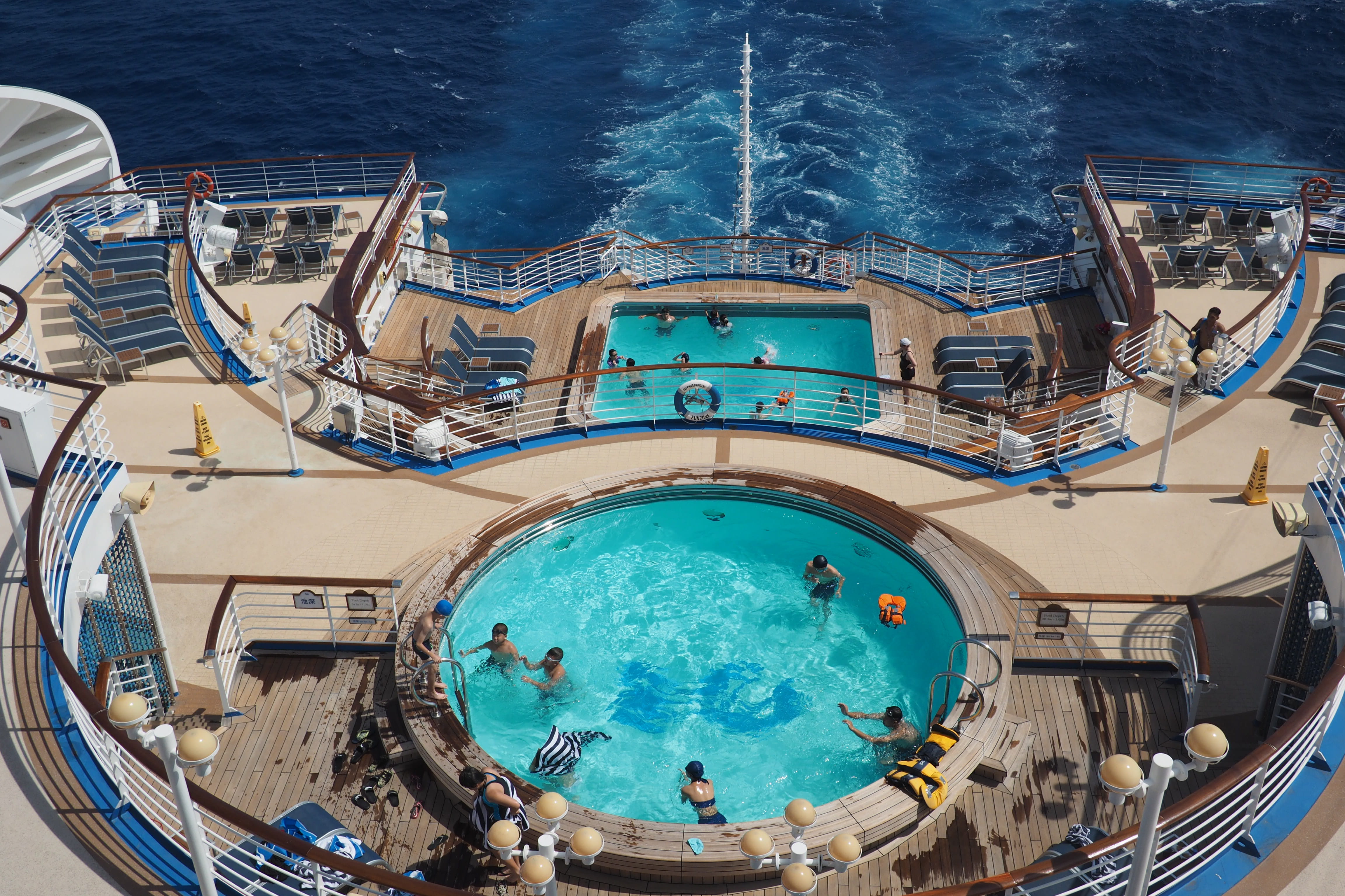 high angle view, human, group of people, vessel, landscape, travel, hotel, white, day, outdoors, jacuzzi, panoramic, lifestyles, watercraft, boat, cruise ship, HD Wallpaper