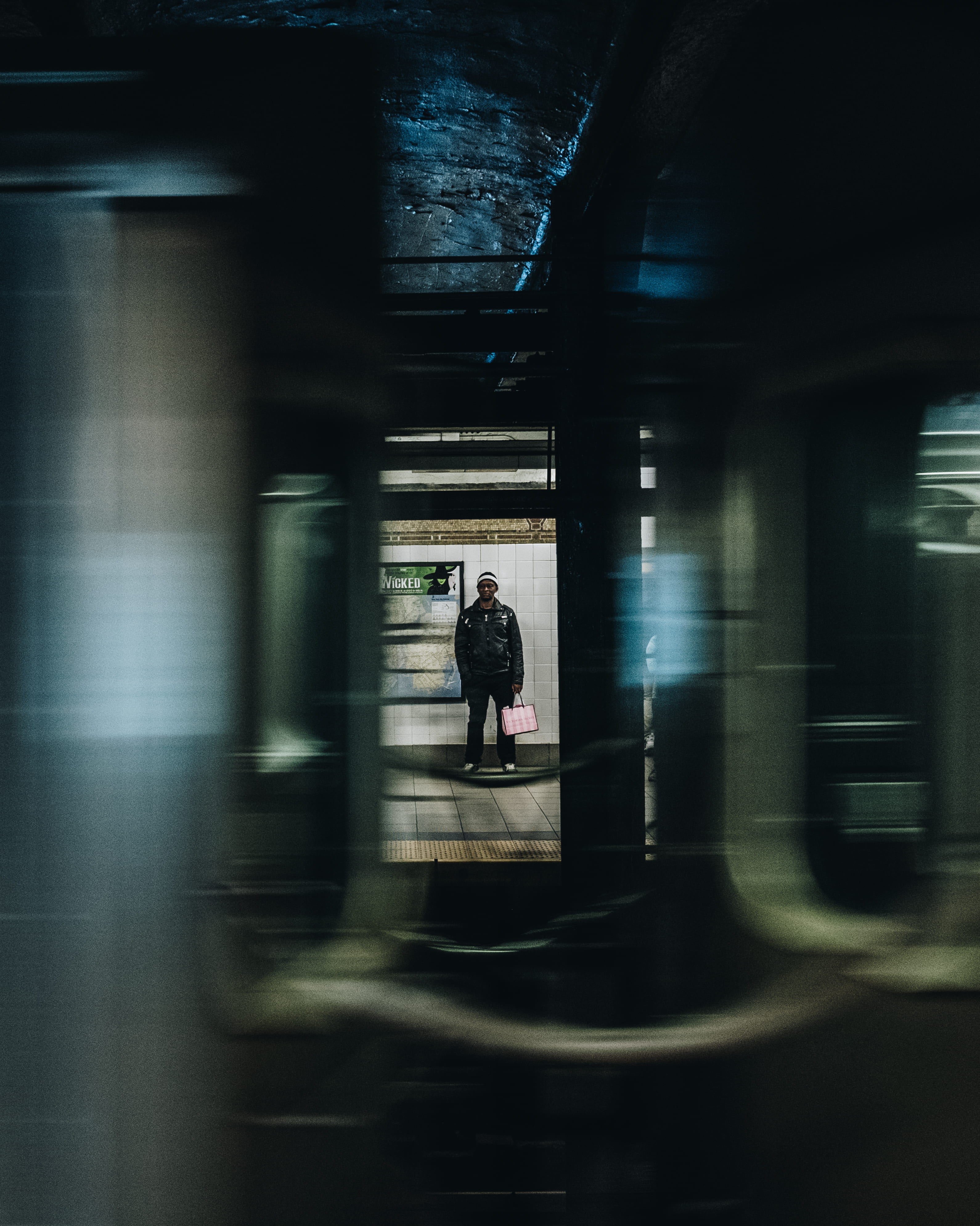 moving, african american, urban, street, nyc, built structure, new york, man, waiting, life, railroad station, train - vehicle, wall, holding, transportation, Phone HD Wallpaper