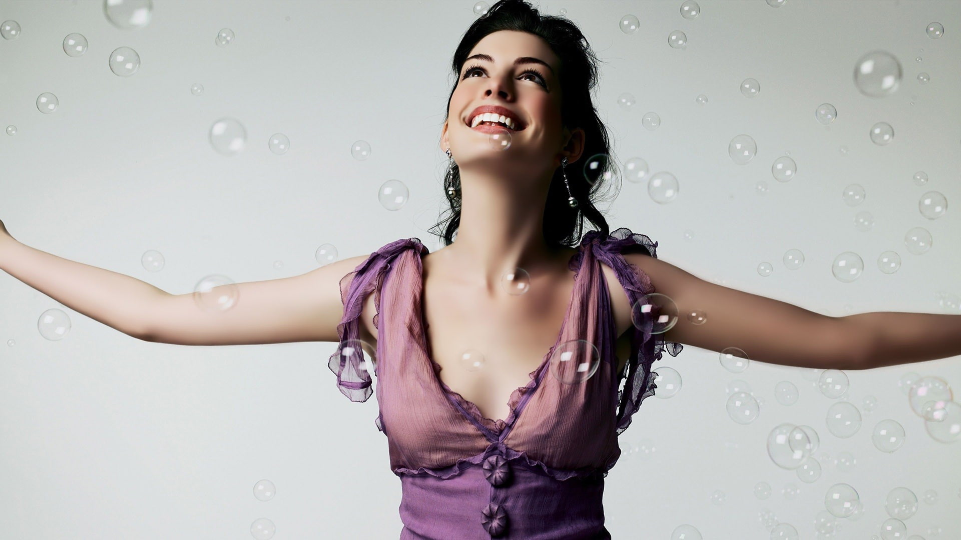 1080P, women, Anne Hathaway, dress, celebrity, actress, bubbles, smiling, HD Wallpaper