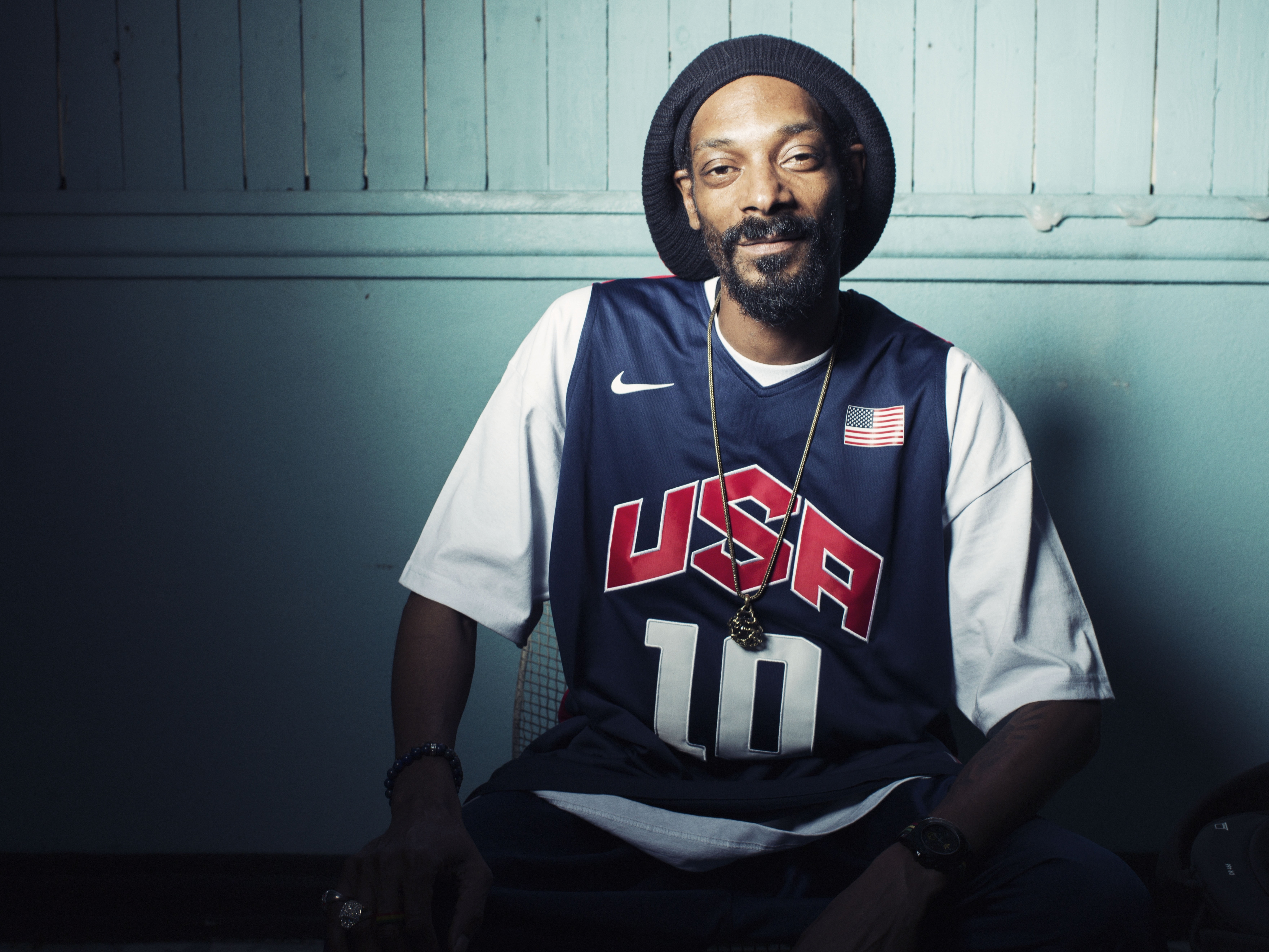 actor, playing, portrait, men, waist up, adult, lifestyles, one Person, front view, serious, caucasian Ethnicity, pride, indoors, red, soccer, casual clothing, HD Wallpaper