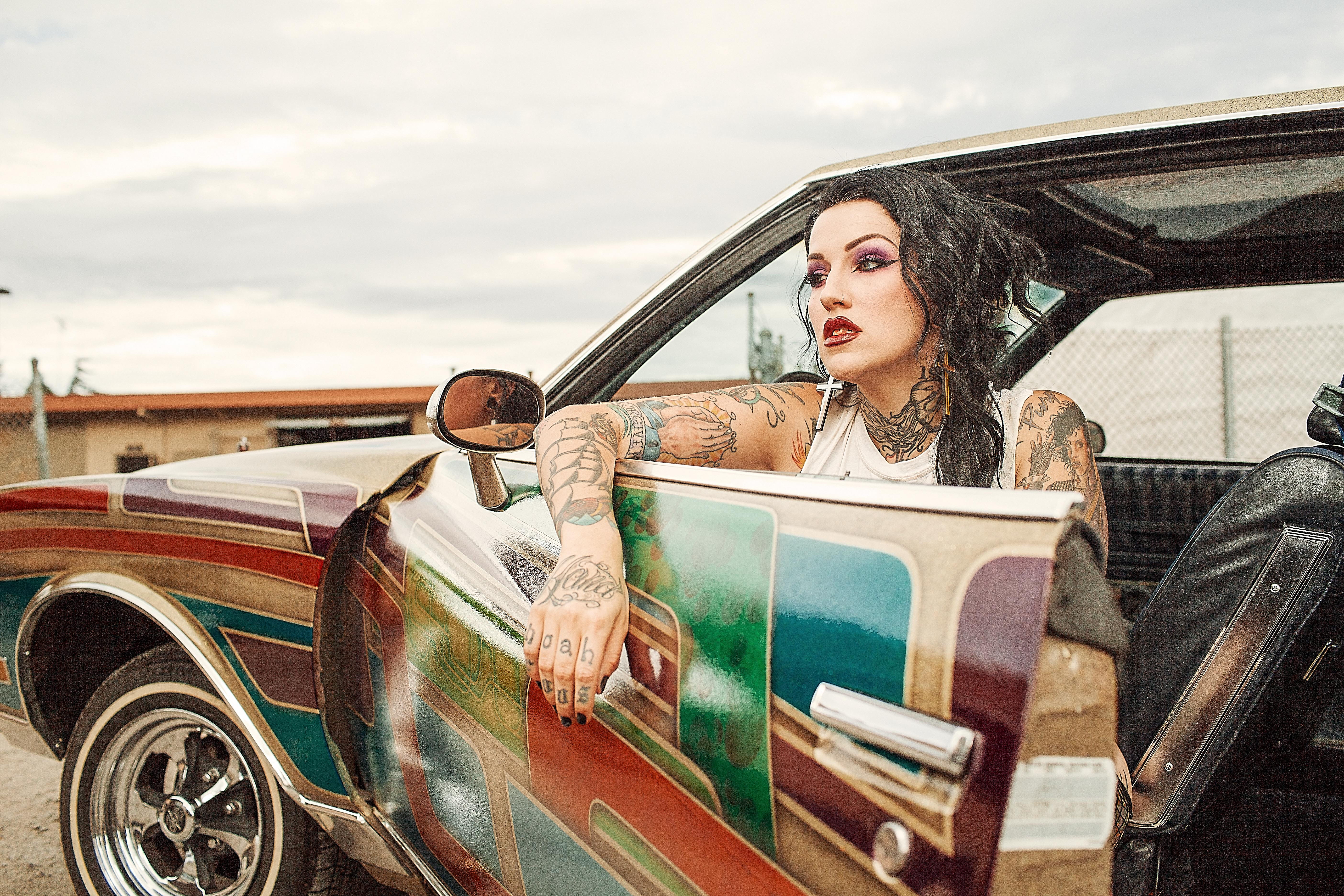 tank, portrait, casual clothing, design, young adult, landscape, multicolored, auto, classic, beautiful woman, motor vehicle, sky, young women, adult, real people, HD Wallpaper