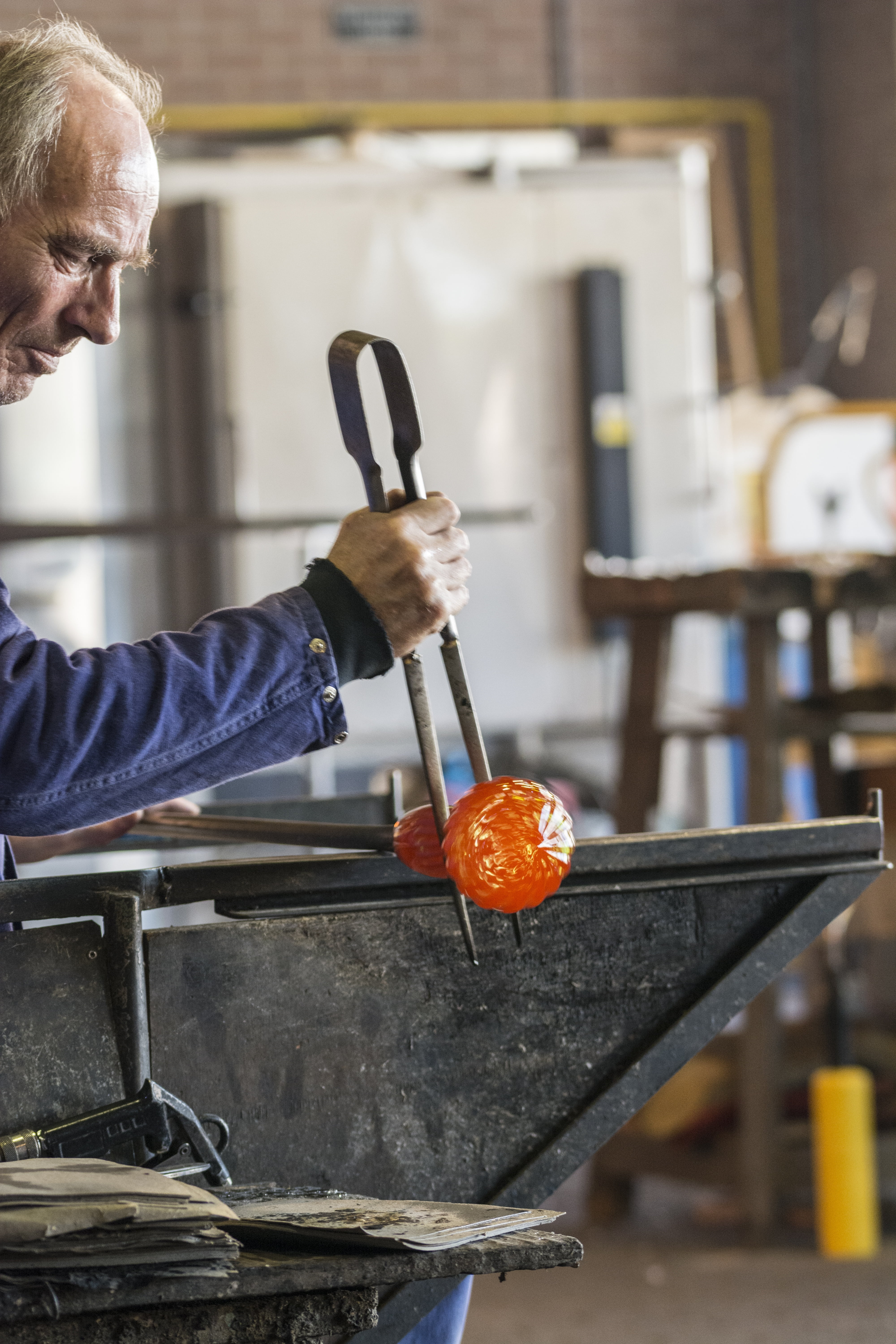 artist, workshop, adult, 5K, males, skill, work tool, glass object, metal, kitchen utensil, household equipment, crafts, art, glassblowing, holding, men, Phone HD Wallpaper